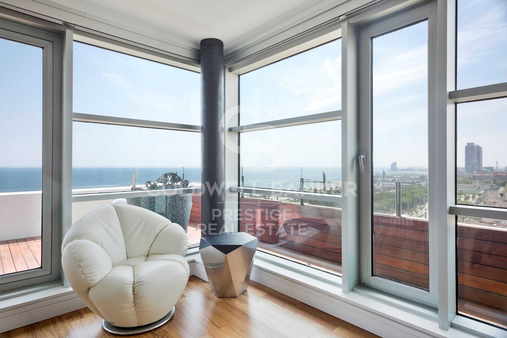 Penthouse for sale with terrace and sea views in Diagonal