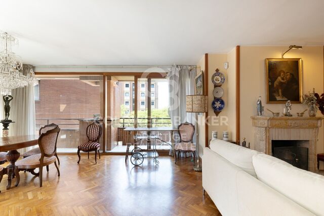 For sale bright and spacious flat in Les Tres Torres