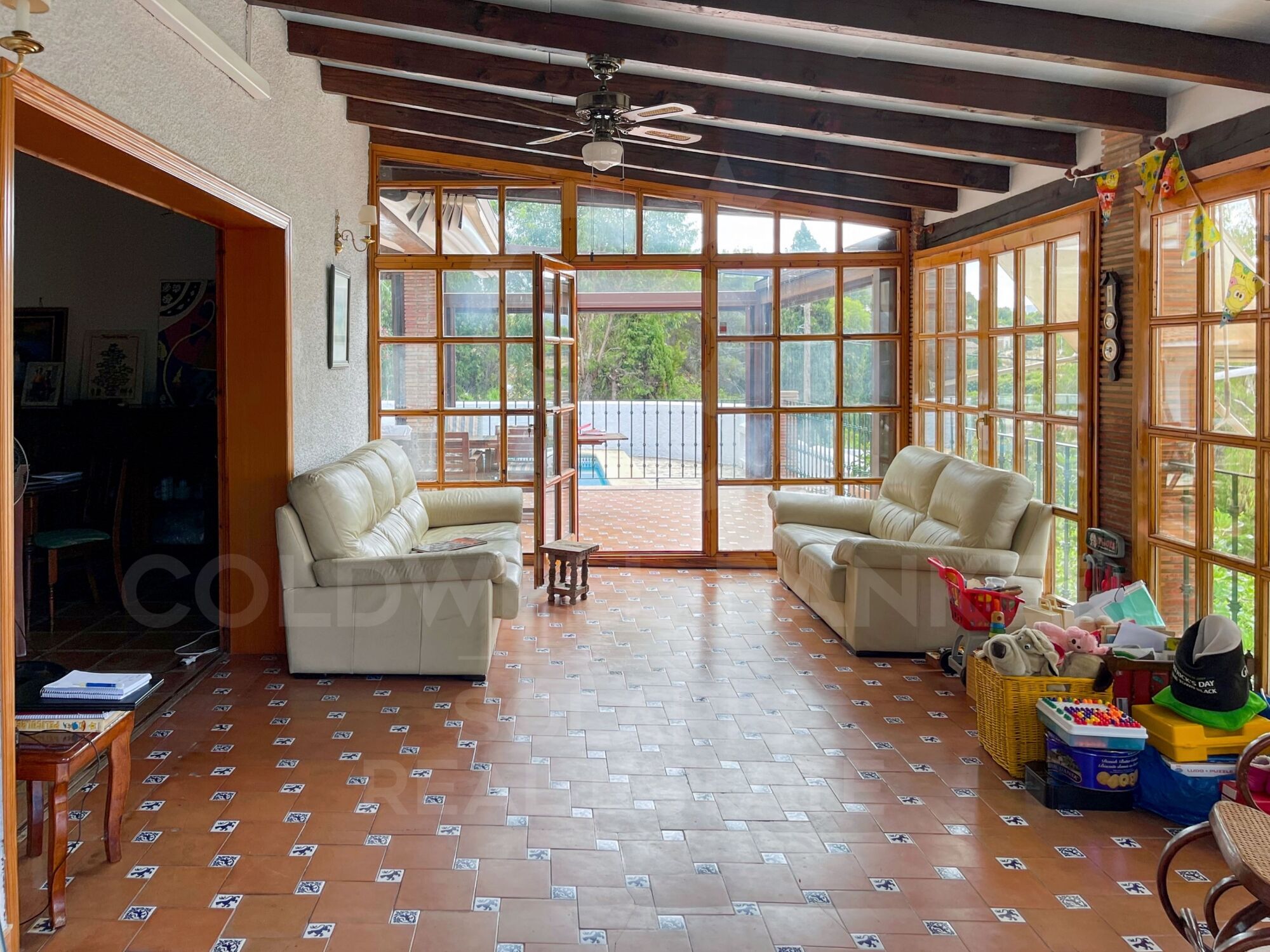5Bed country house with infinite views. Near the Golf Club