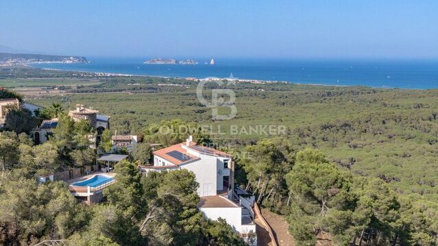 Detached house for sale with sea and valley views located in Masos de Pals, Costa Brava.