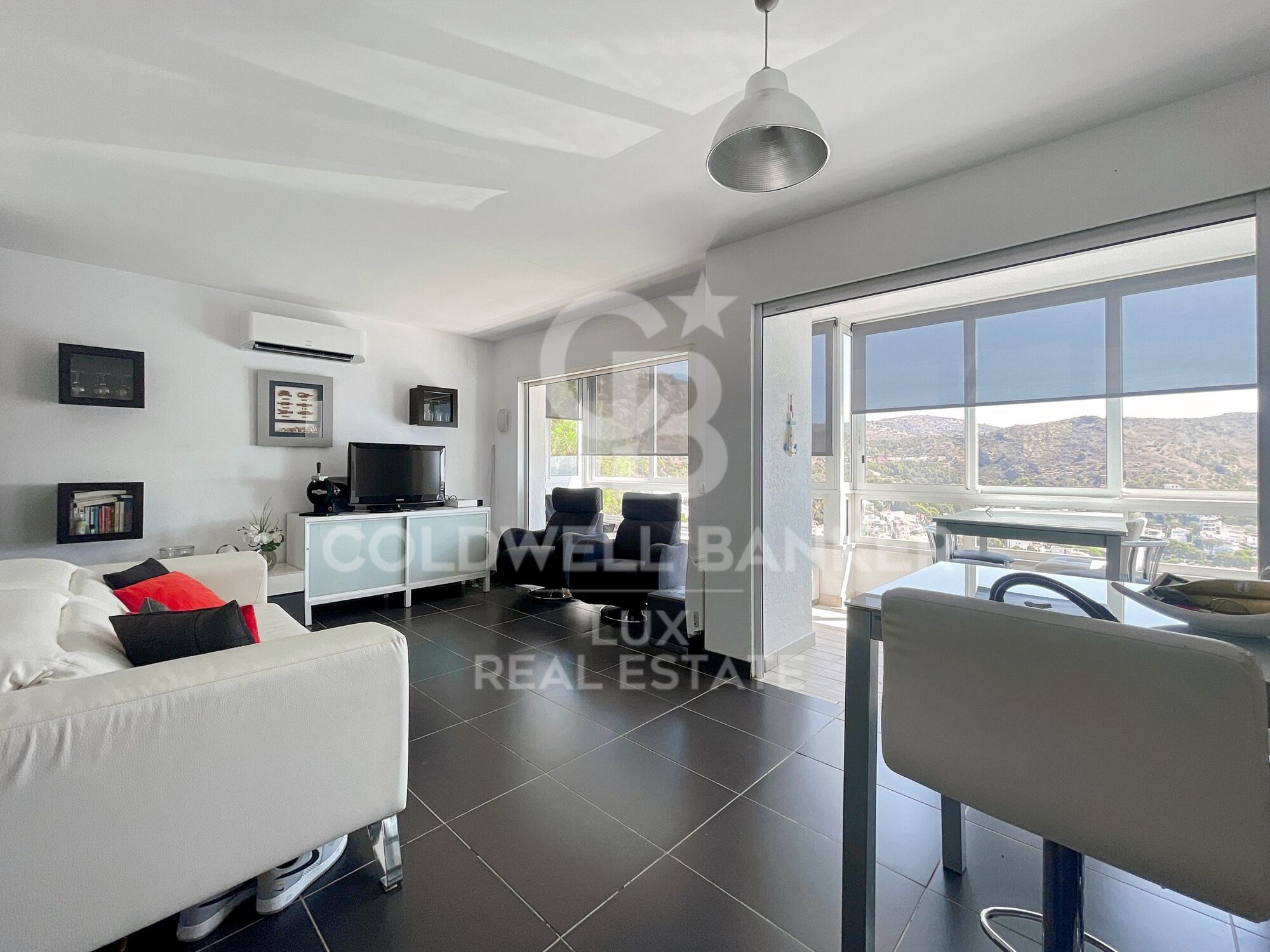 Piso de 2 dormitorios con garaje en Canyelles