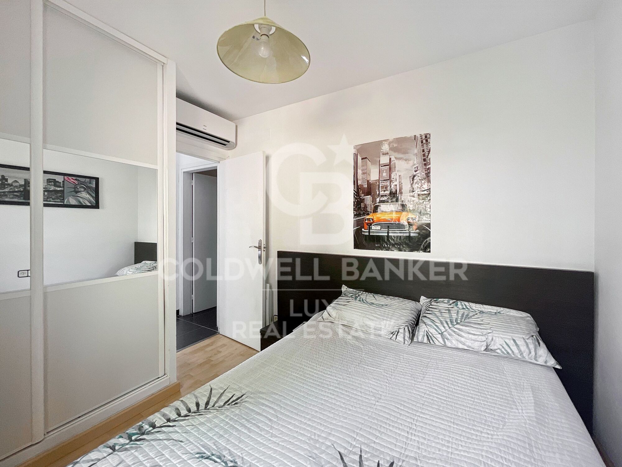 Piso de 2 dormitorios con garaje en Canyelles