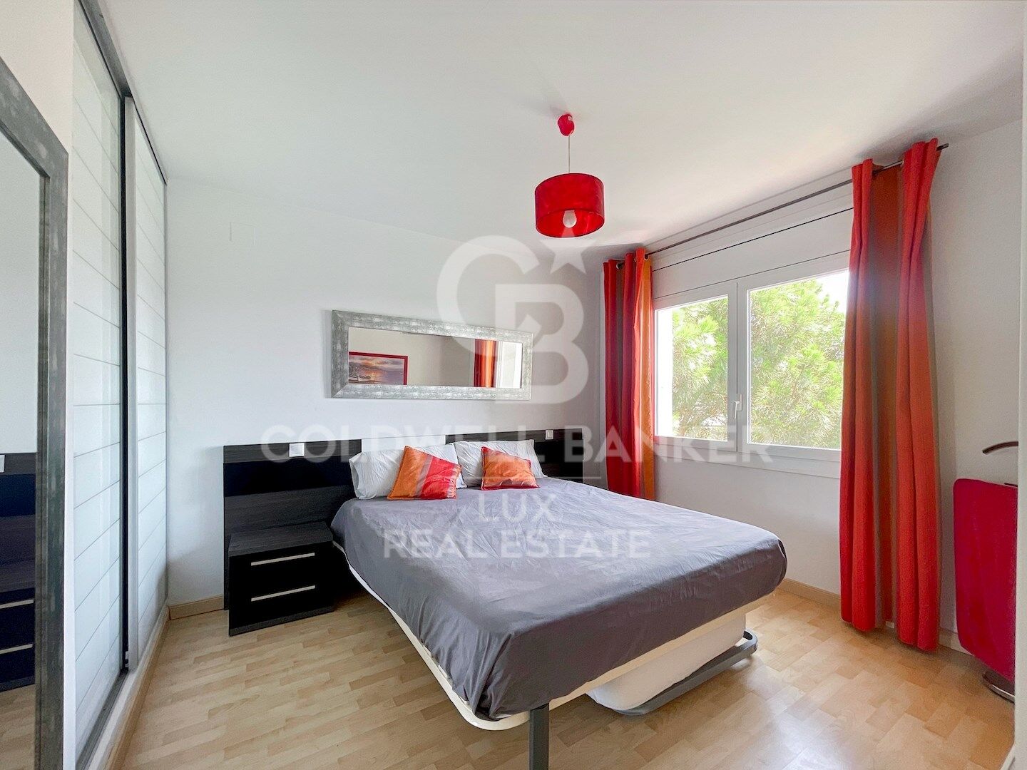 Piso de 2 dormitorios con garaje en Canyelles