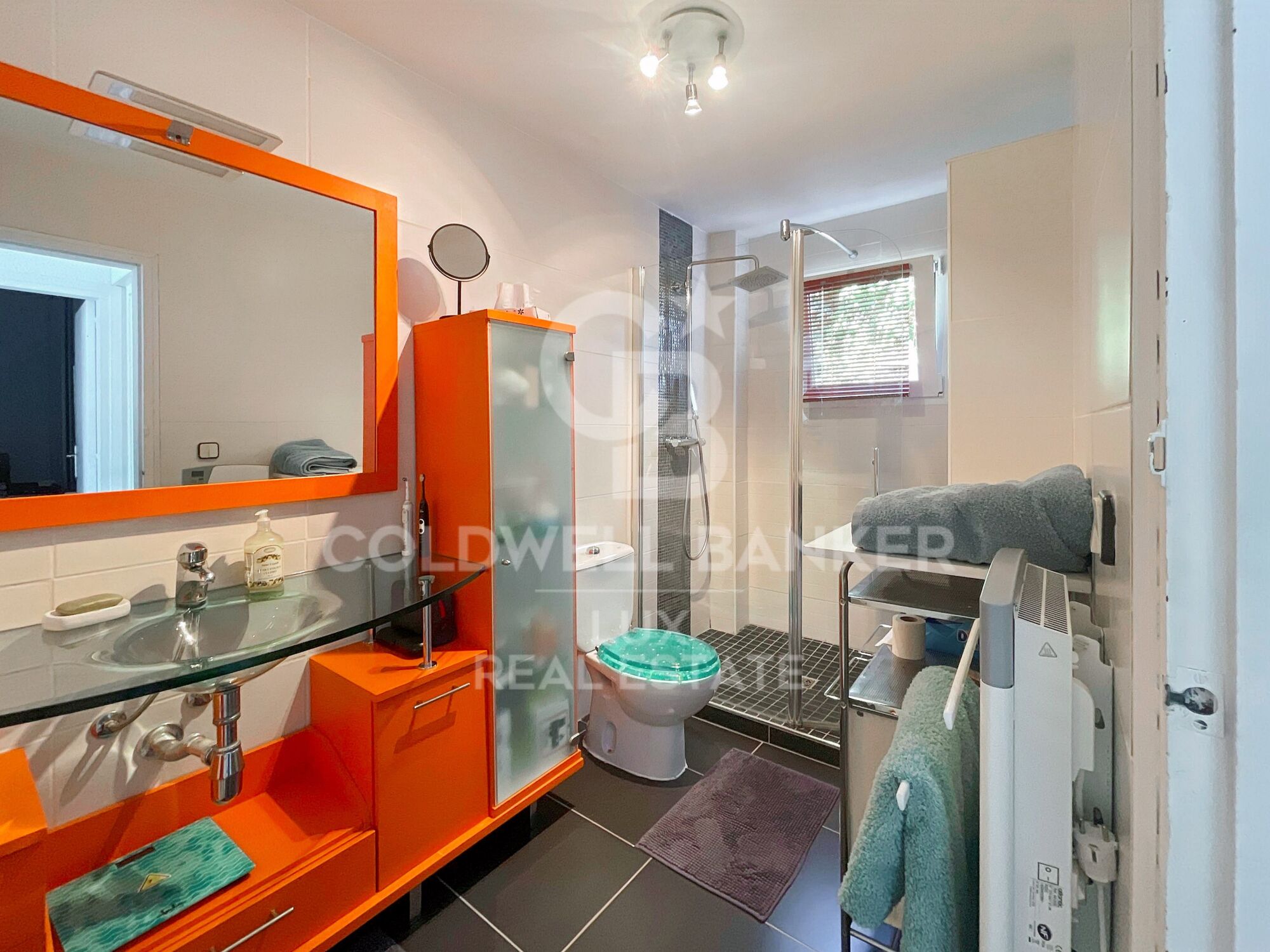 Piso de 2 dormitorios con garaje en Canyelles