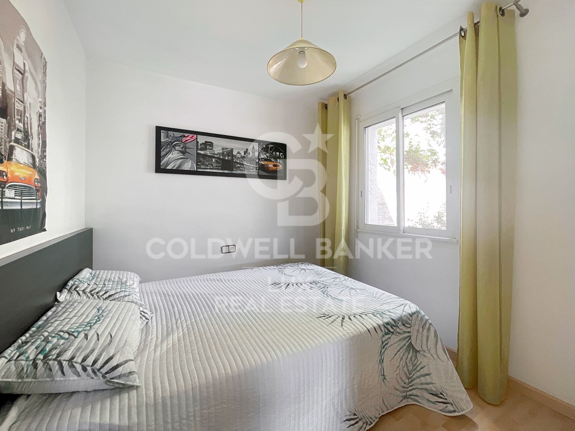 Piso de 2 dormitorios con garaje en Canyelles