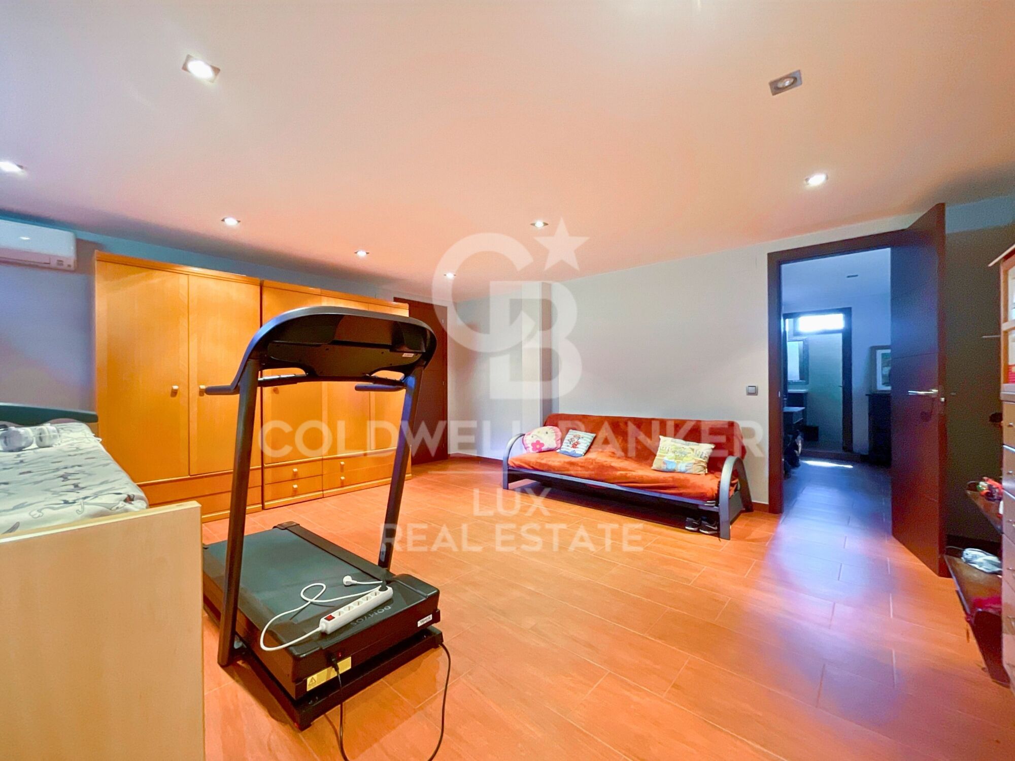 Luxury house in the Golf de Peralada with pool and garage