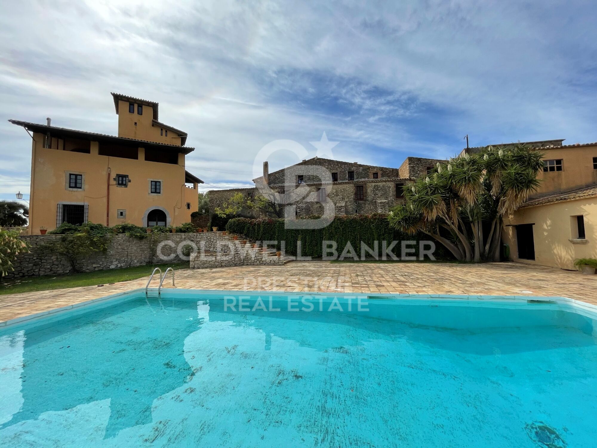 Catalan country estate for sale from the 13th century near Sitges