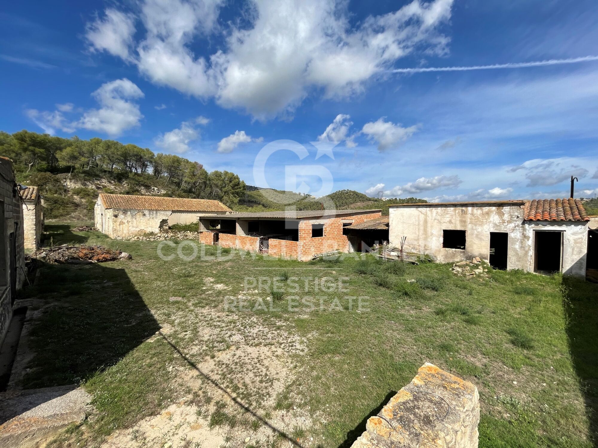 Catalan country estate for sale from the 13th century near Sitges