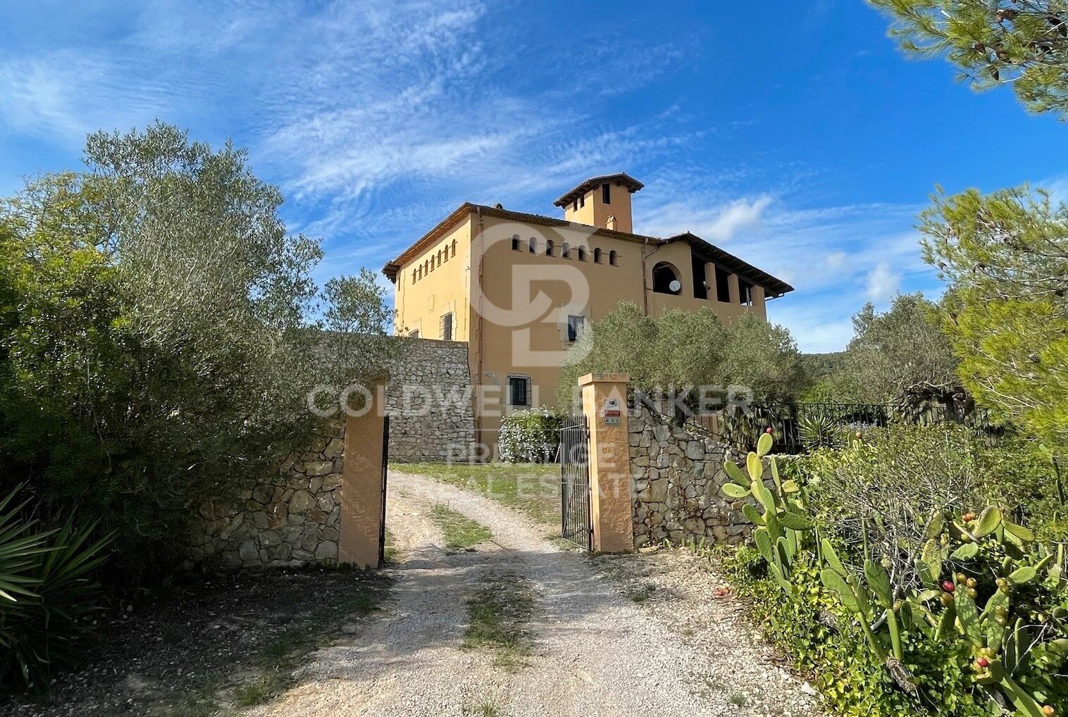 Catalan country estate for sale from the 13th century near Sitges