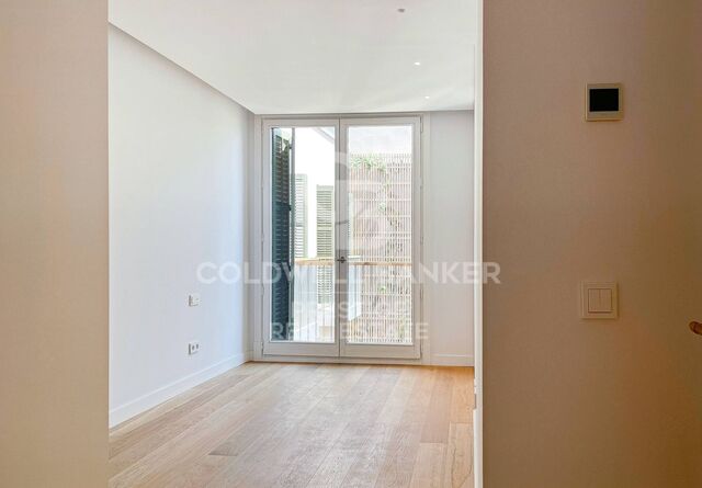 Flat for sale with balcony in the luxury Passeig de Gràcia