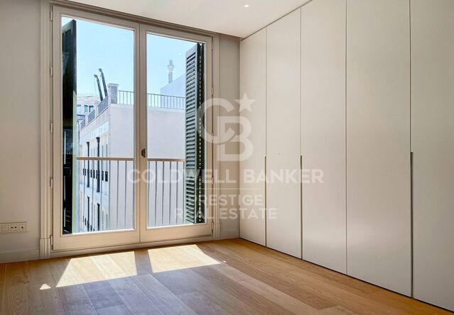 Luxurious 2 bedroom flat with balcony for sale in Dreta de l'Eixample