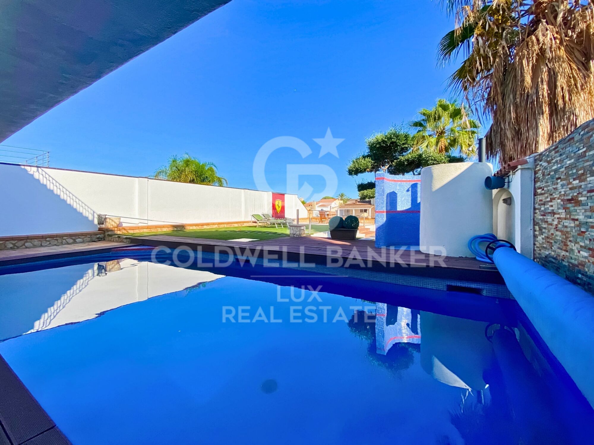 Unique luxury villa with 20m boat garage in Empuriabrava
