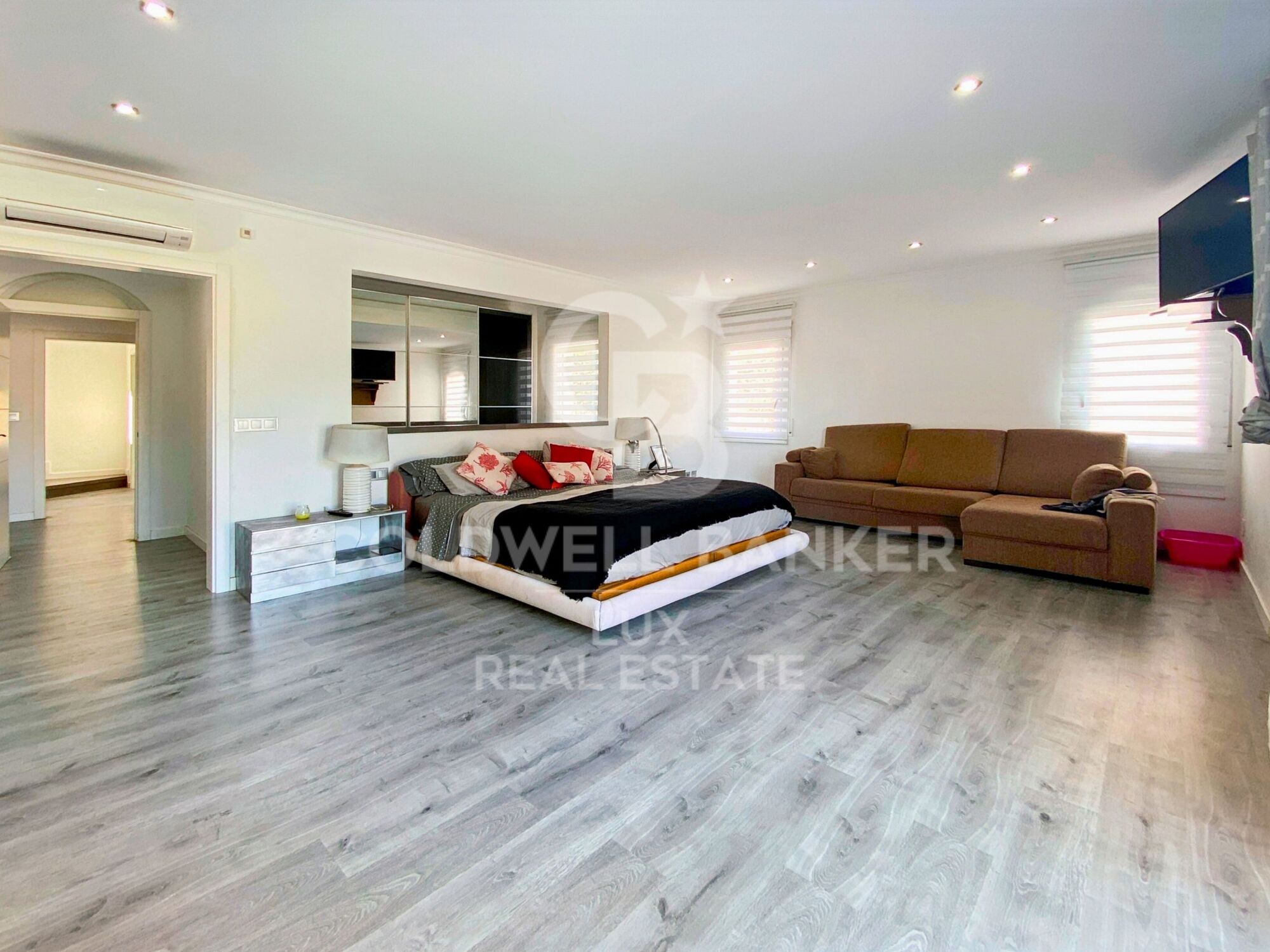 Unique luxury villa with 20m boat garage in Empuriabrava