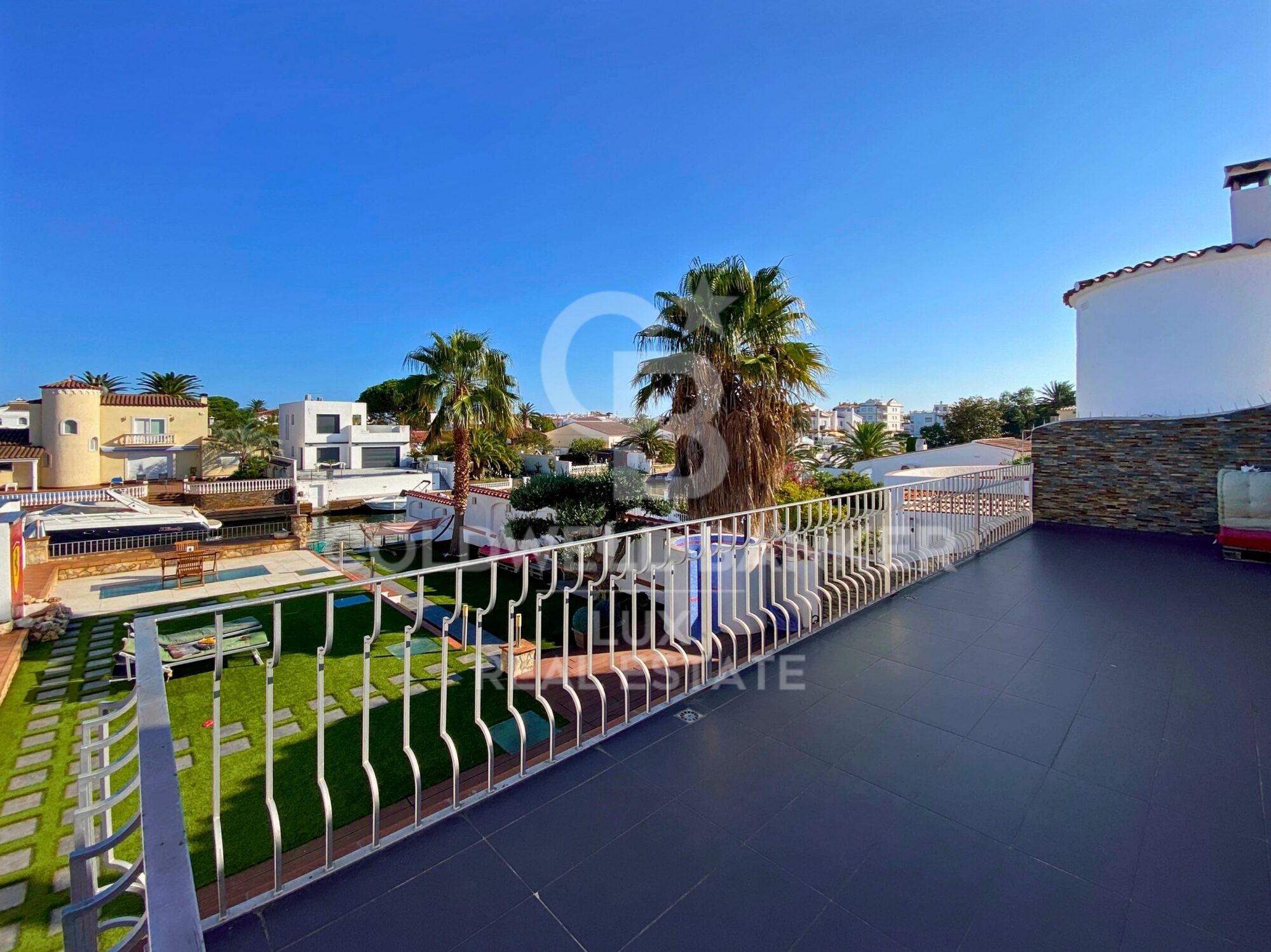 Einzigartige Luxusvilla mit 20m Bootsgarage in Empuriabrava