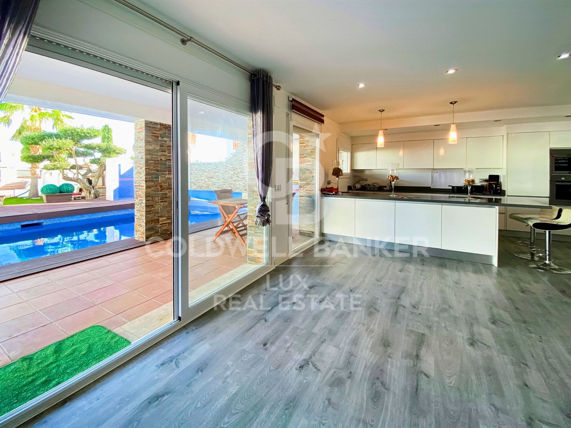 Einzigartige Luxusvilla mit 20m Bootsgarage in Empuriabrava