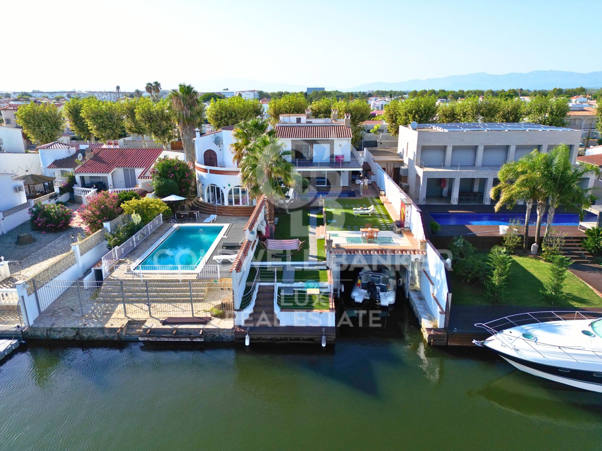 Unique luxury villa with 20m boat garage in Empuriabrava