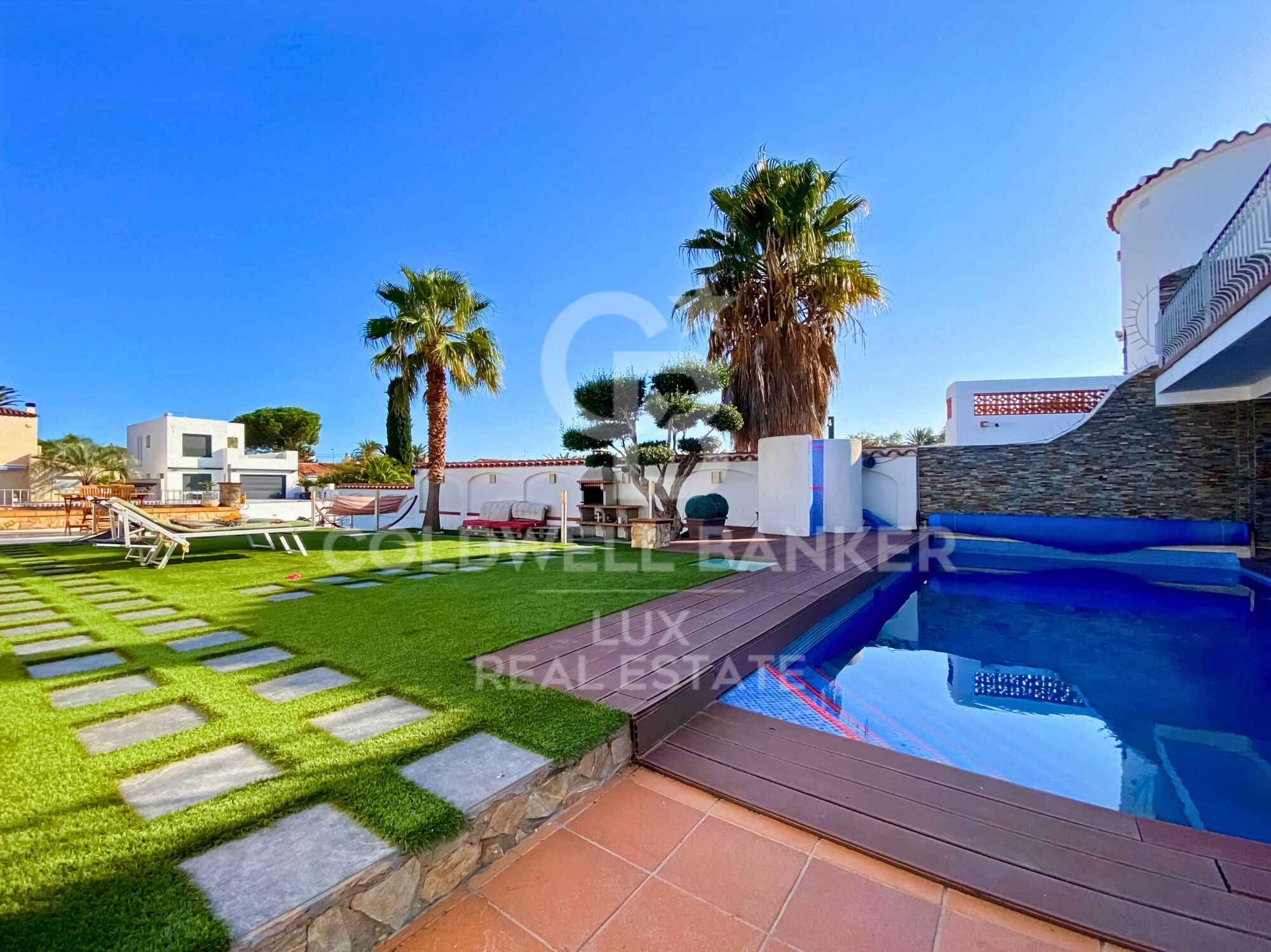 Villa de lujo única con garaje para barcos de 20 m en Empuriabrava