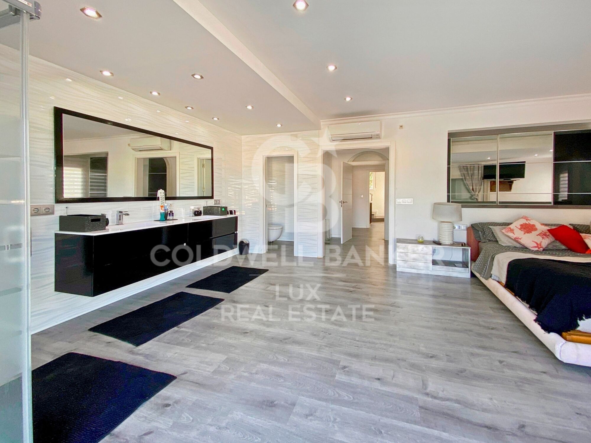 Einzigartige Luxusvilla mit 20m Bootsgarage in Empuriabrava