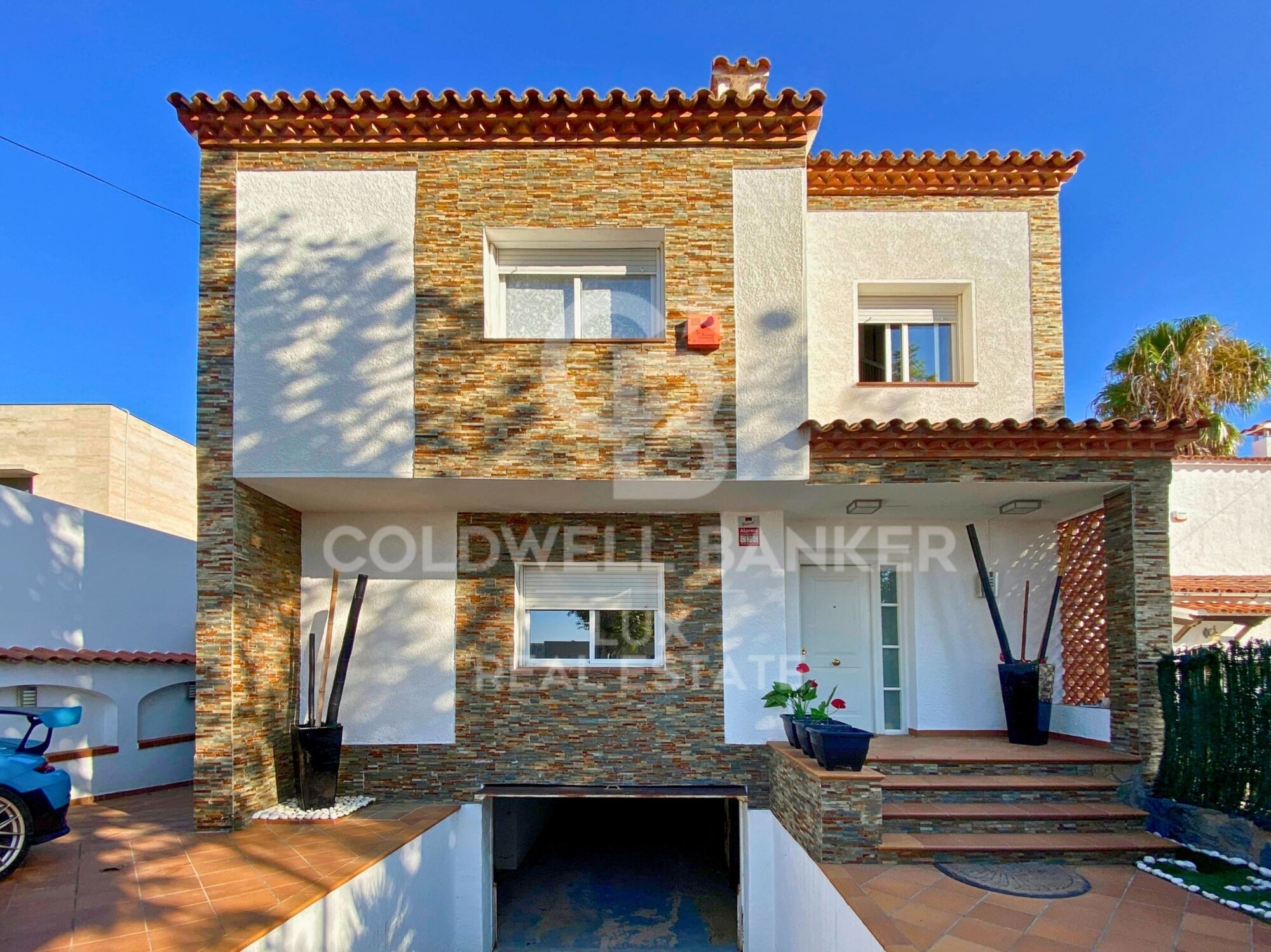 Villa de lujo única con garaje para barcos de 20 m en Empuriabrava
