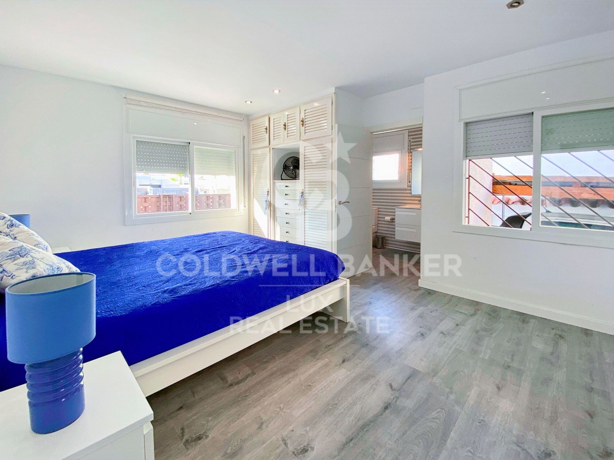 Villa de lujo única con garaje para barcos de 20 m en Empuriabrava