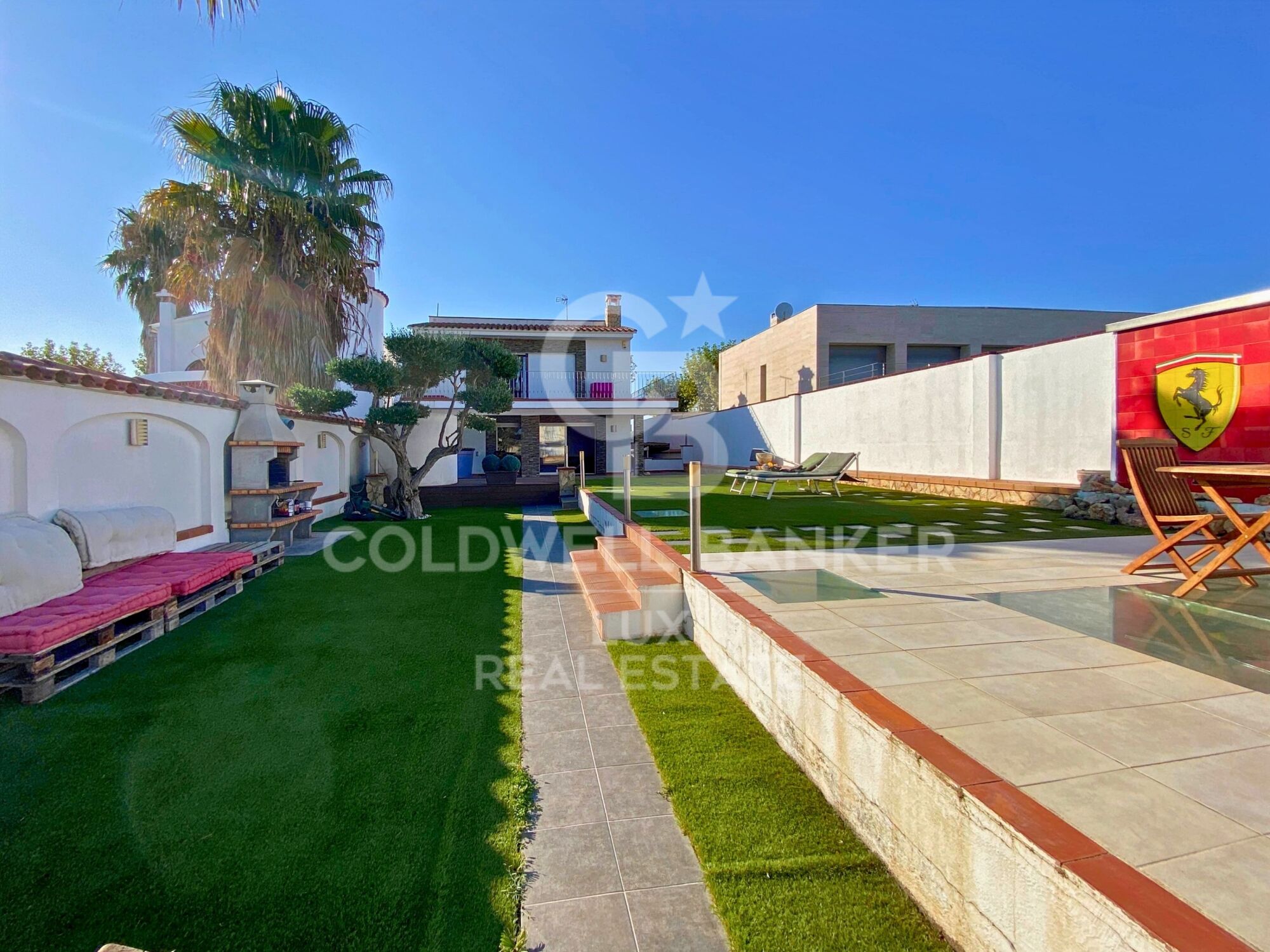 Villa de lujo única con garaje para barcos de 20 m en Empuriabrava