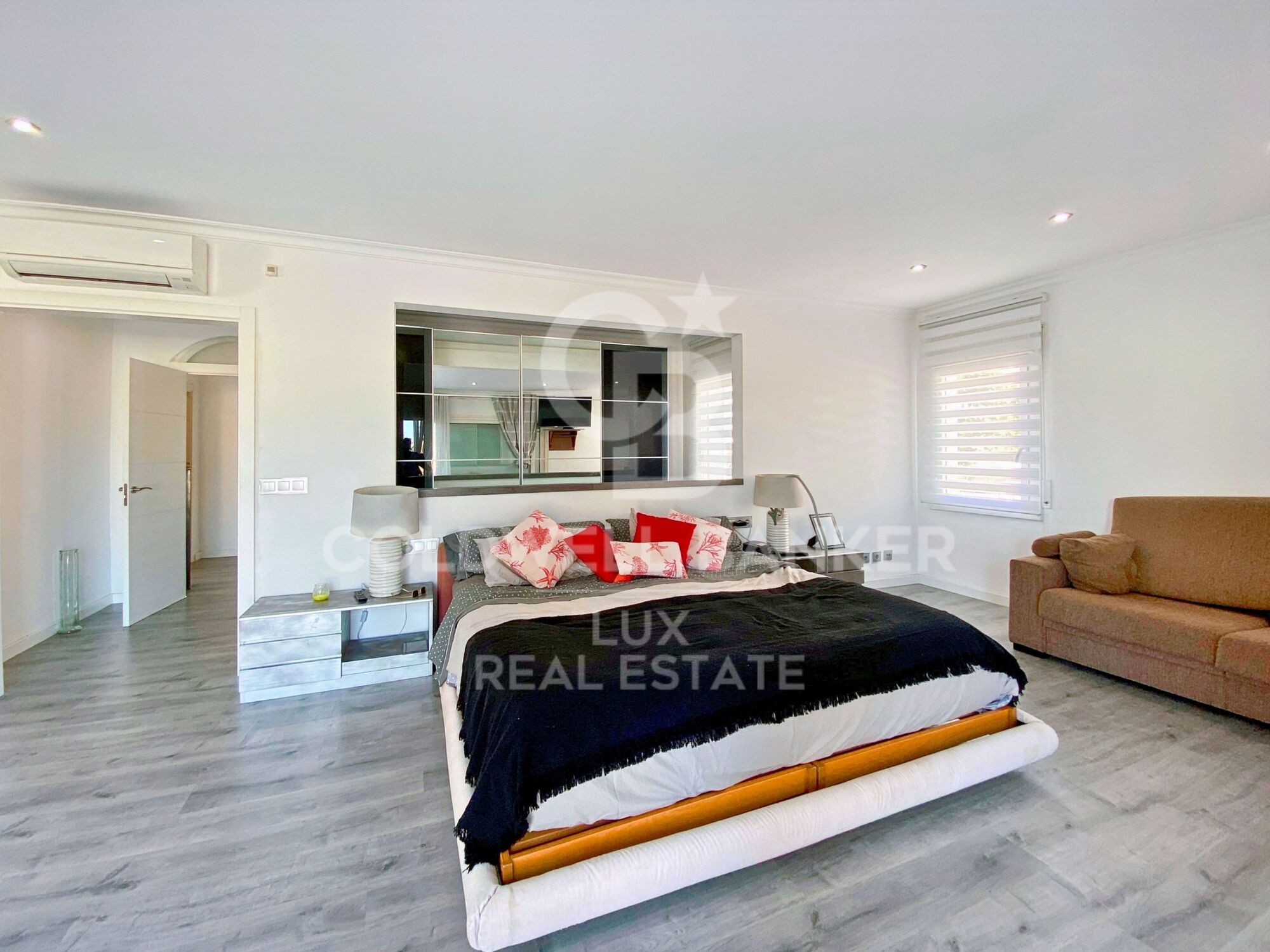 Einzigartige Luxusvilla mit 20m Bootsgarage in Empuriabrava