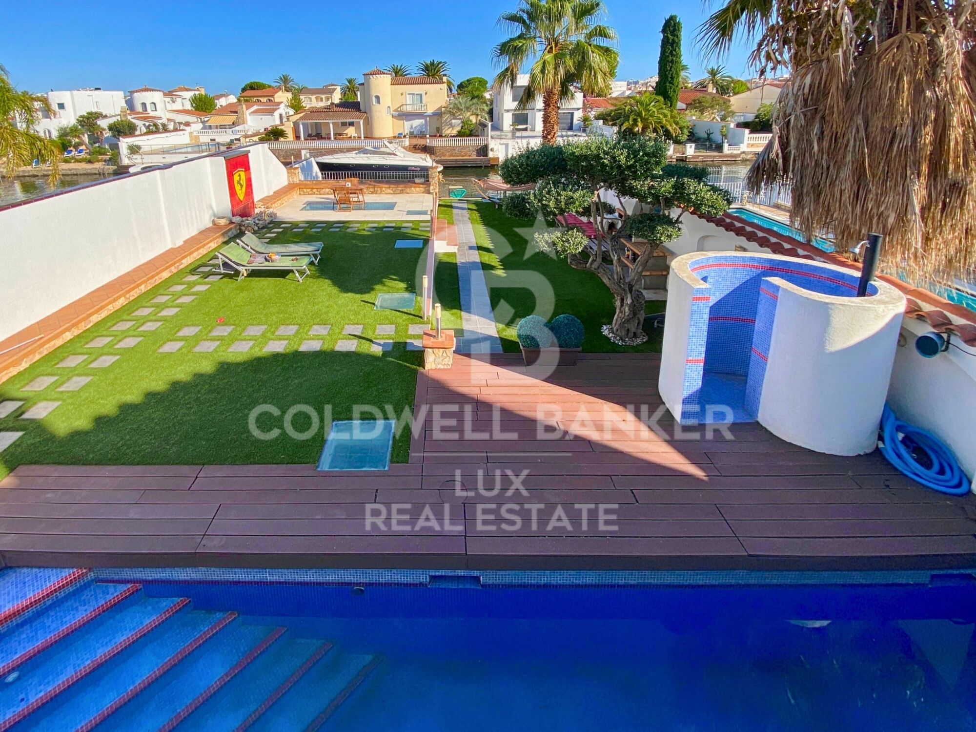 Einzigartige Luxusvilla mit 20m Bootsgarage in Empuriabrava