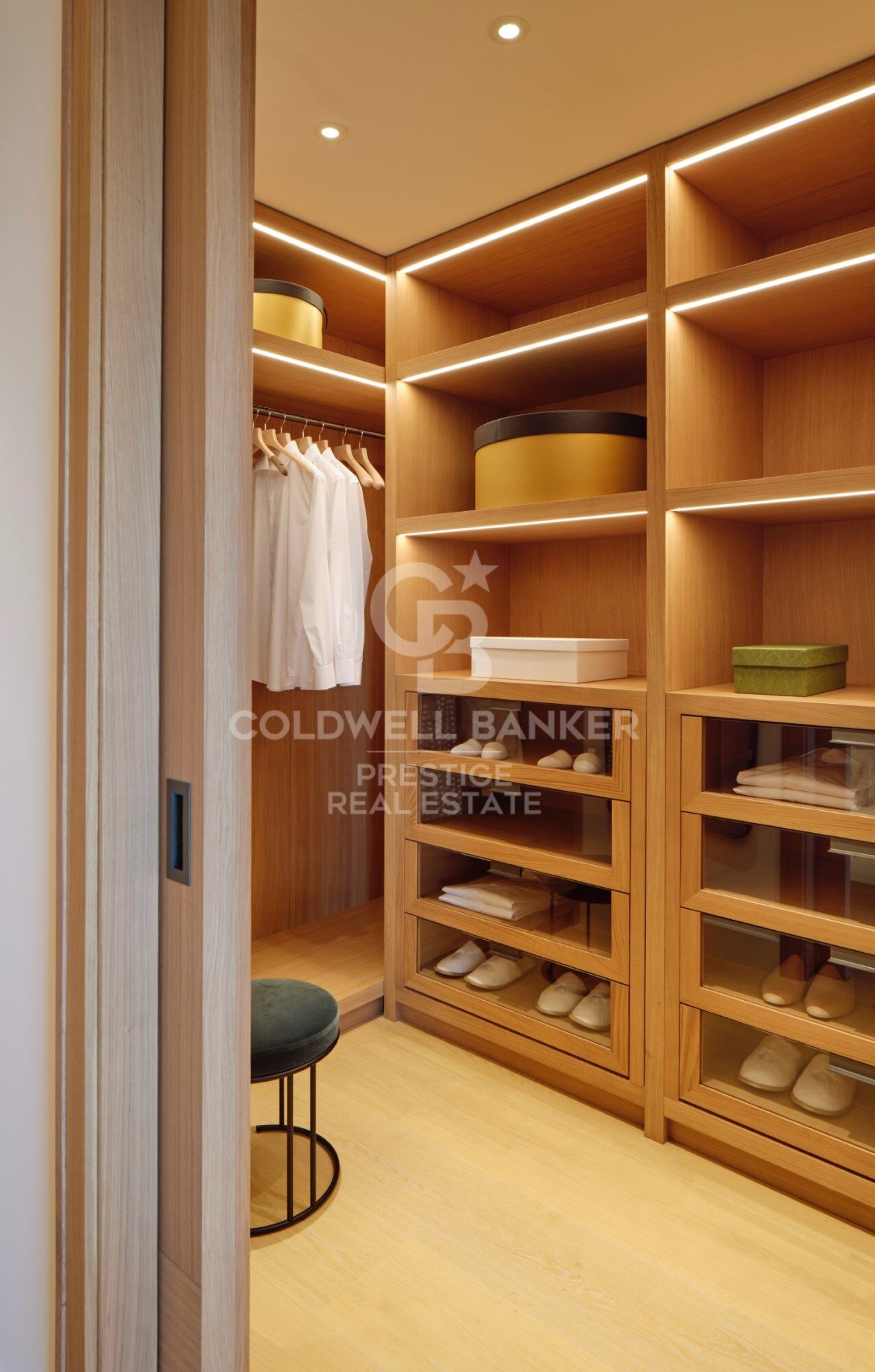 Two-bedroom flat and office for sale in Mandarin Oriental Residences