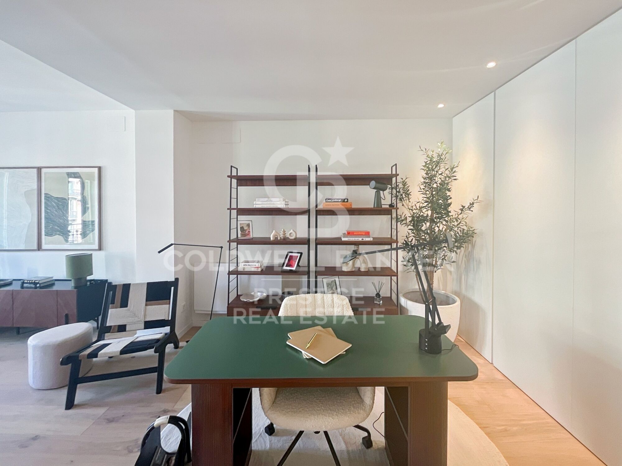 Luxury flat for sale in a prime location on the iconic Rambla Catalunya