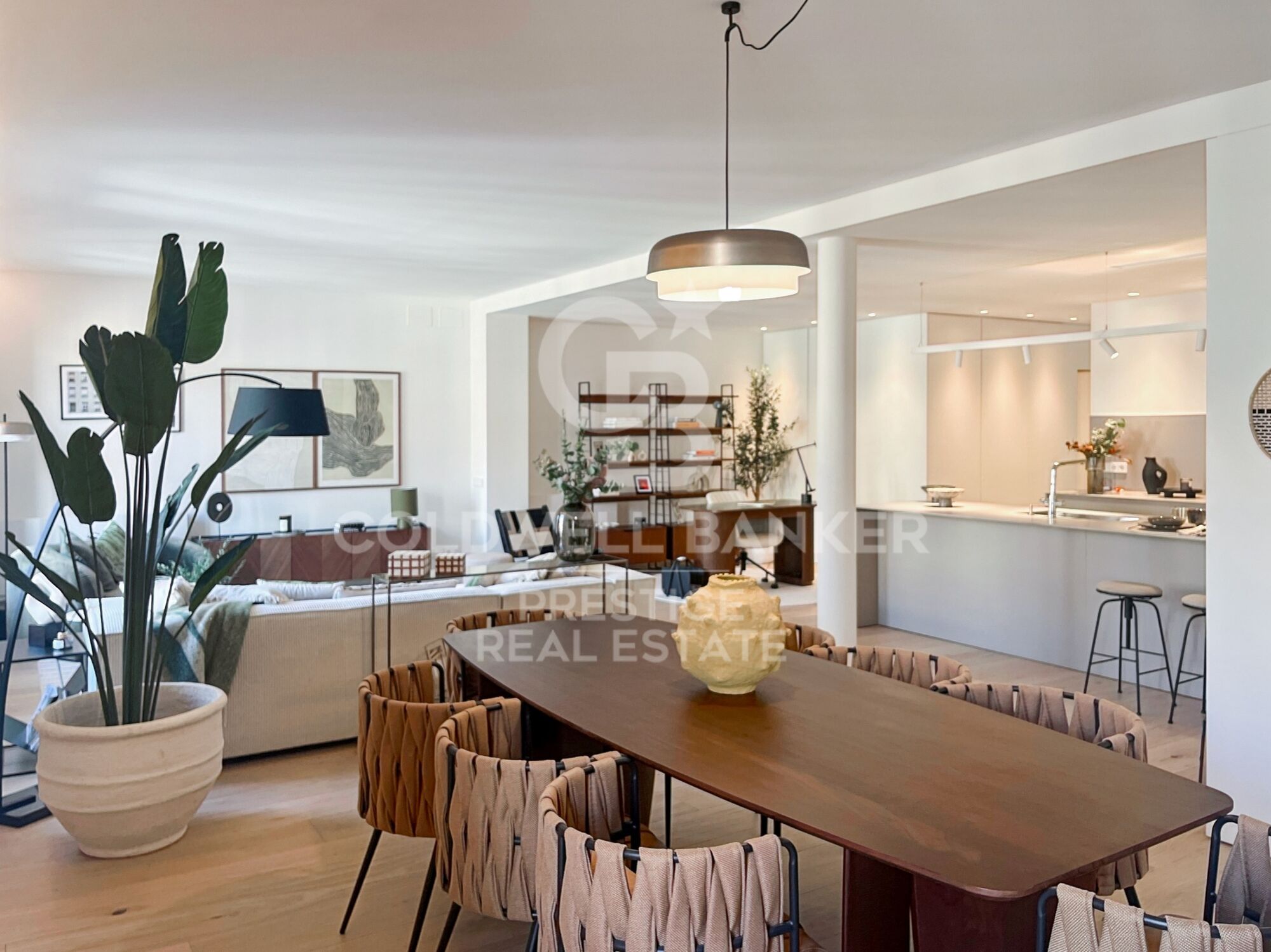 Luxury flat for sale in a prime location on the iconic Rambla Catalunya