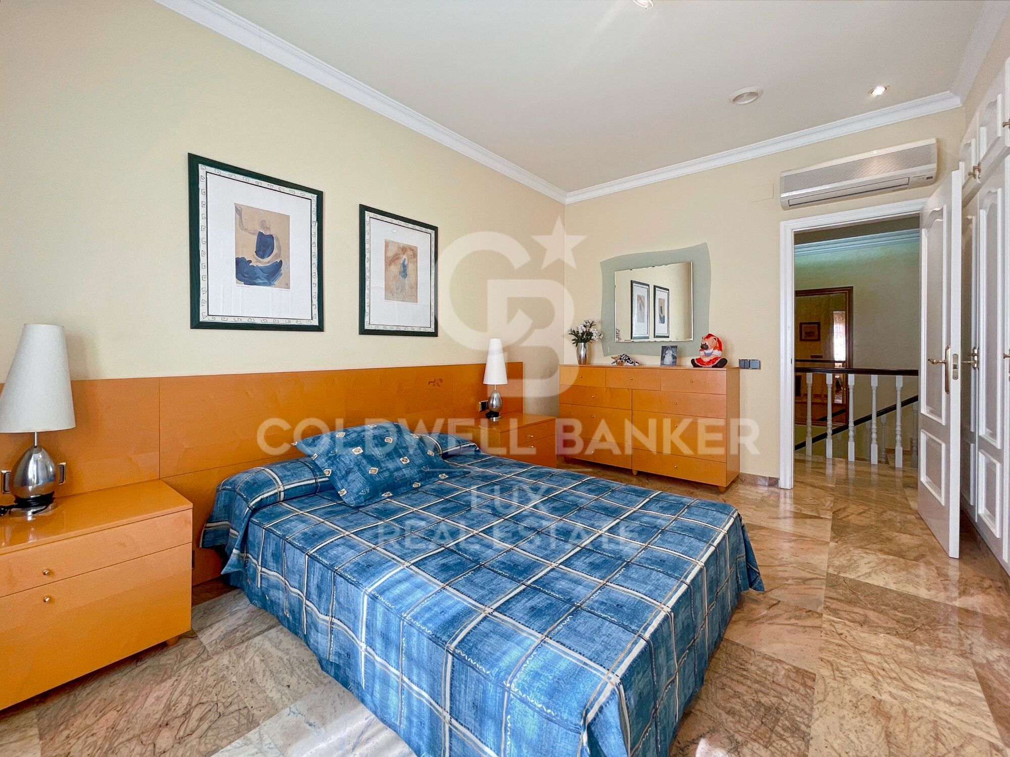 Maison avec 5 chambres, piscine et sous-sol spacieux