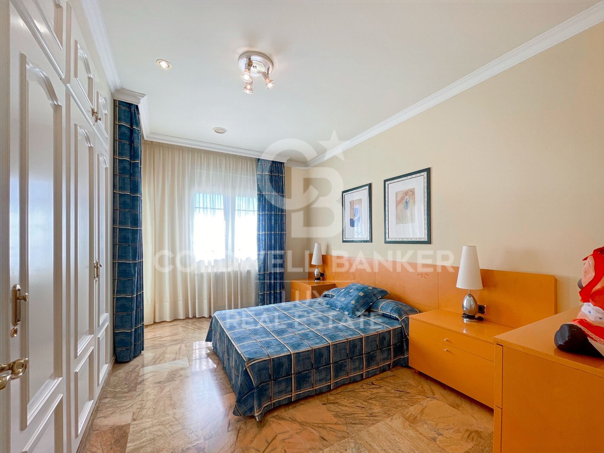 Maison avec 5 chambres, piscine et sous-sol spacieux