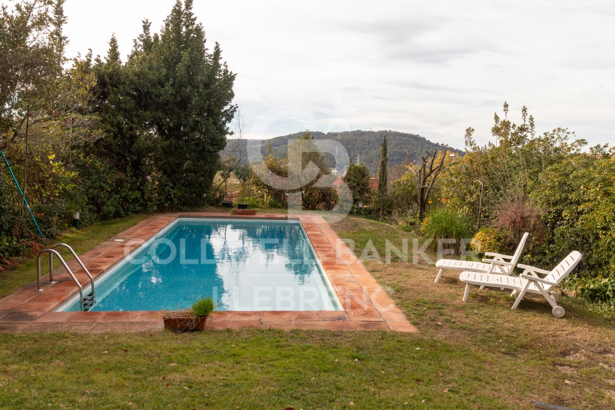 Beautiful house for sale in Vallvidrera with garden and pool