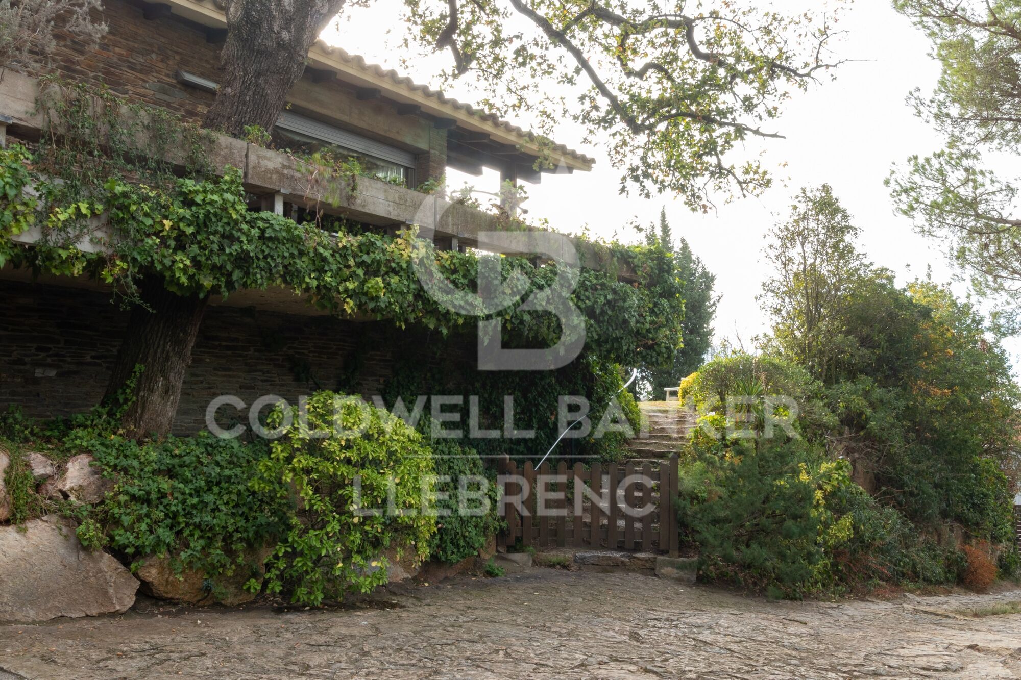 Beautiful house for sale in Vallvidrera with garden and pool