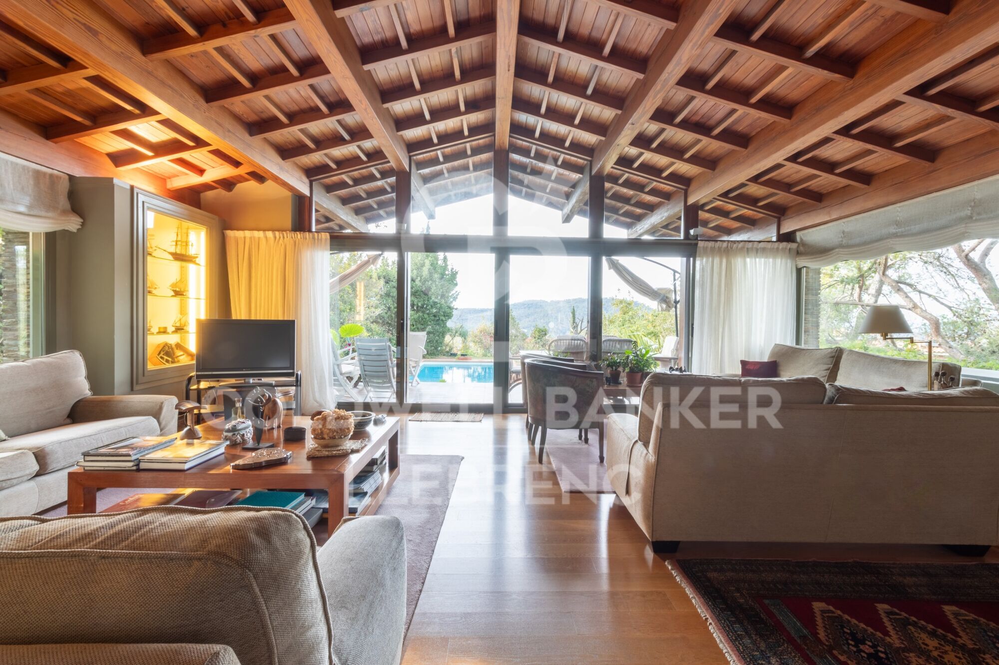 Beautiful house for sale in Vallvidrera with garden and pool