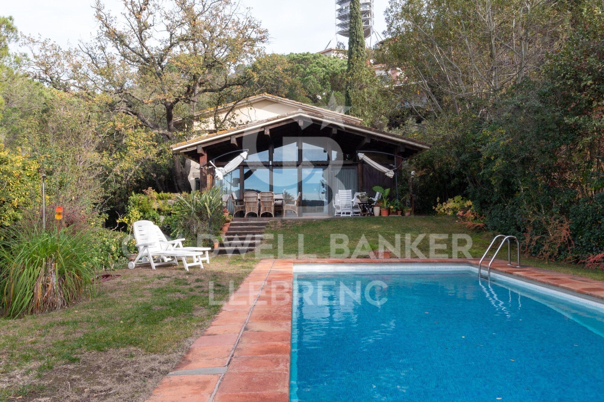 Beautiful house for sale in Vallvidrera with garden and pool