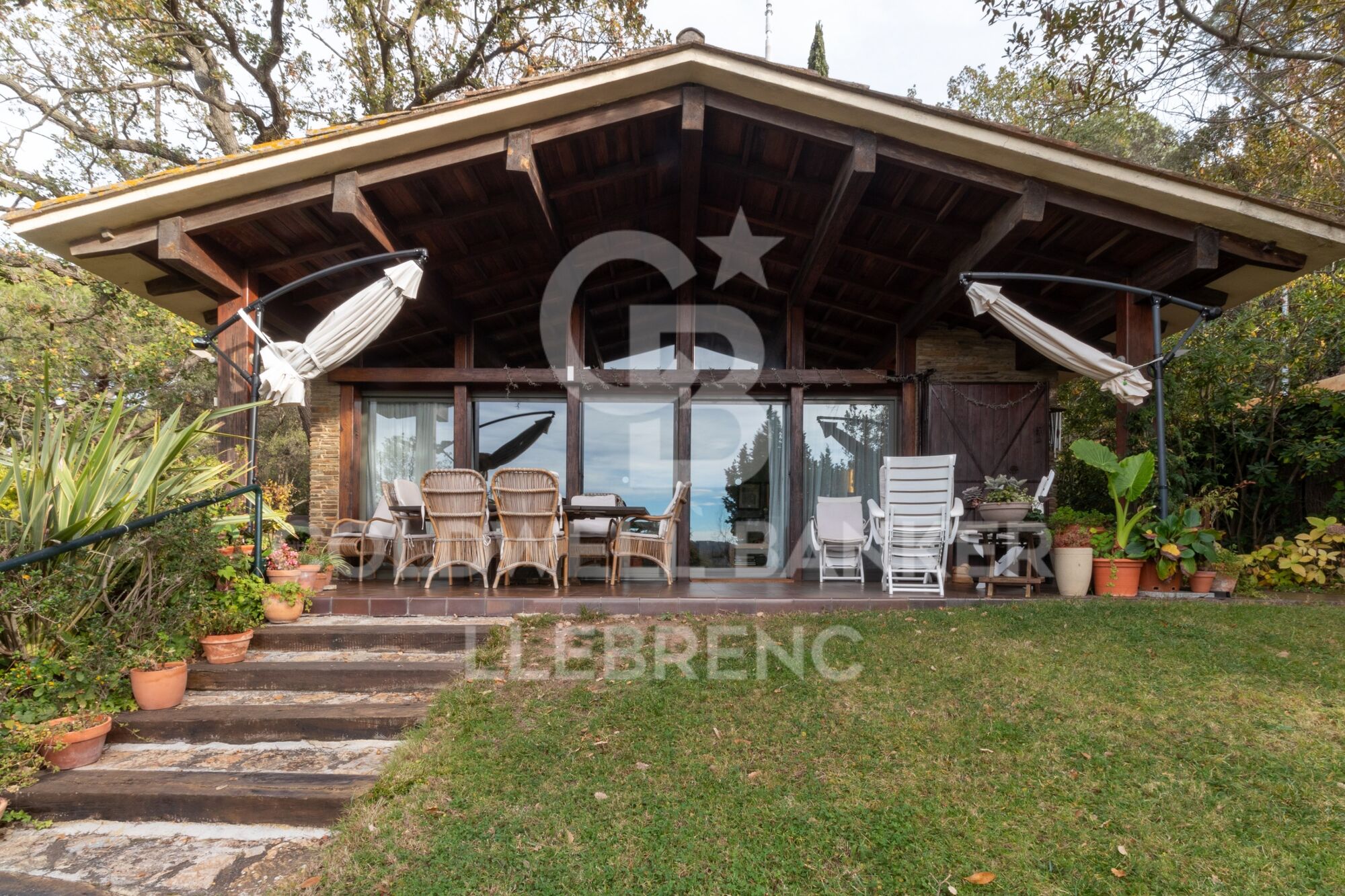 Beautiful house for sale in Vallvidrera with garden and pool