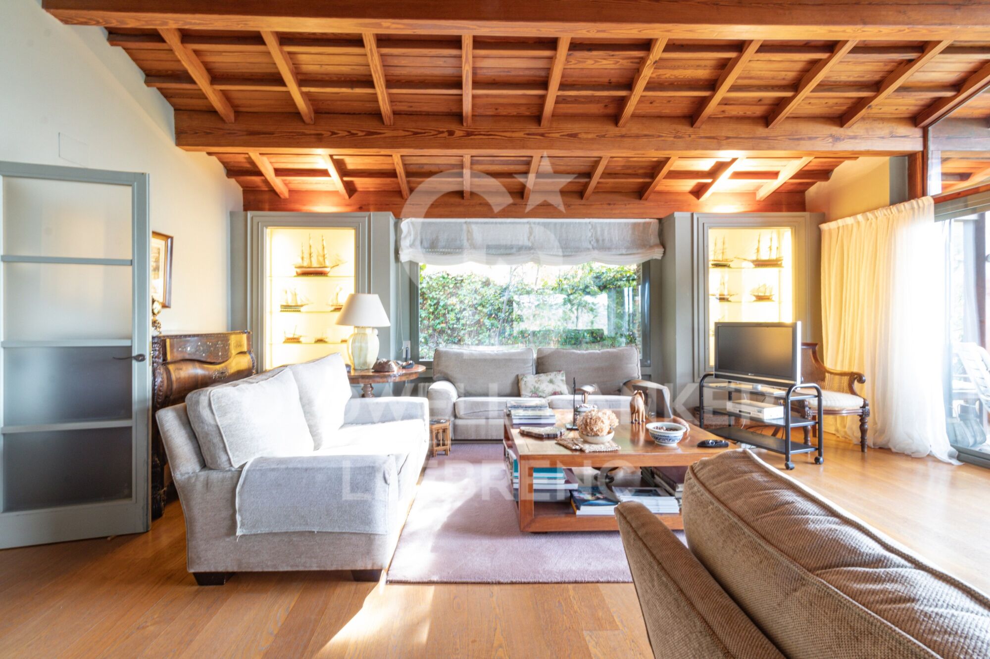 Beautiful house for sale in Vallvidrera with garden and pool