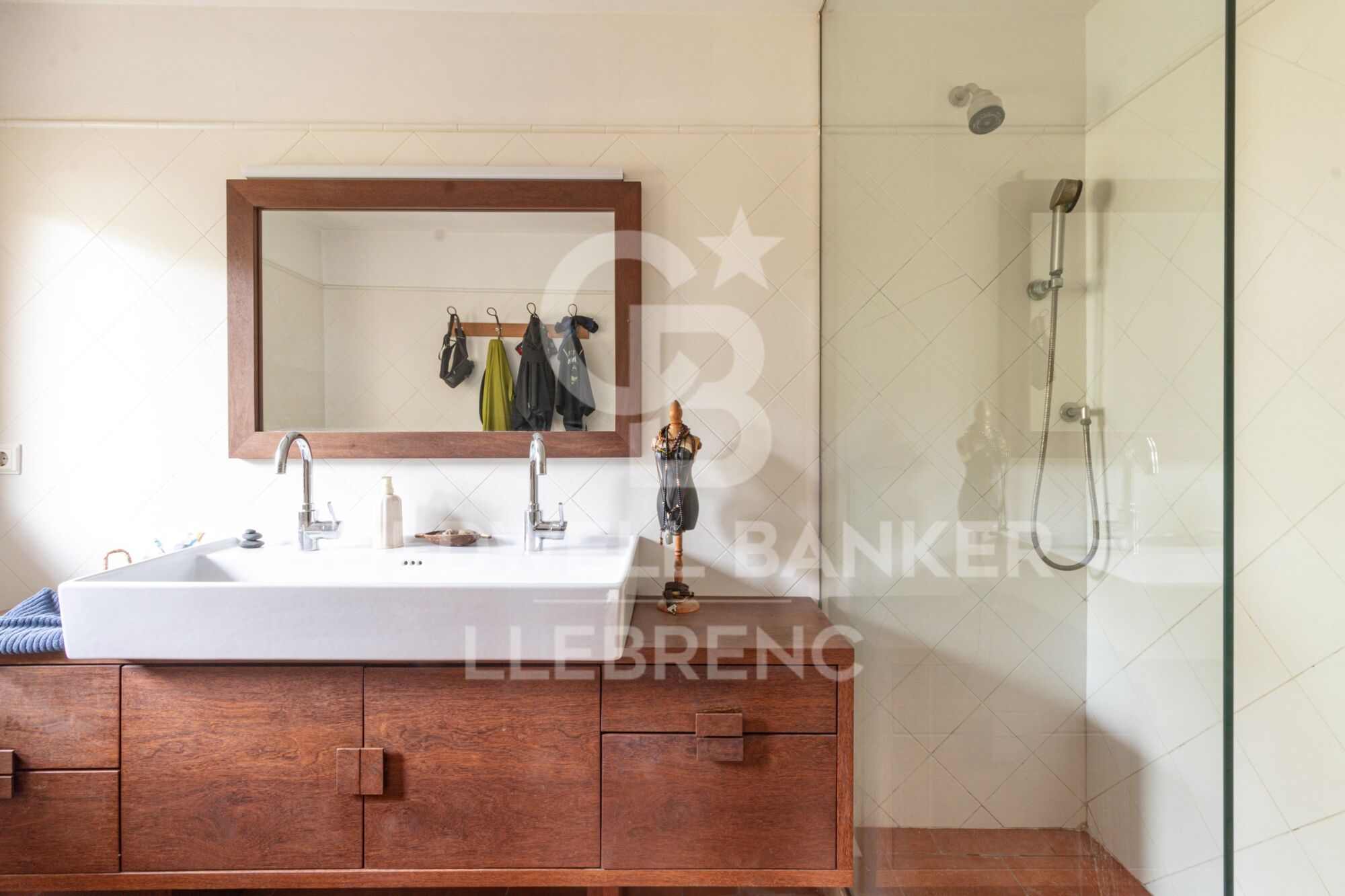 Beautiful house for sale in Vallvidrera with garden and pool