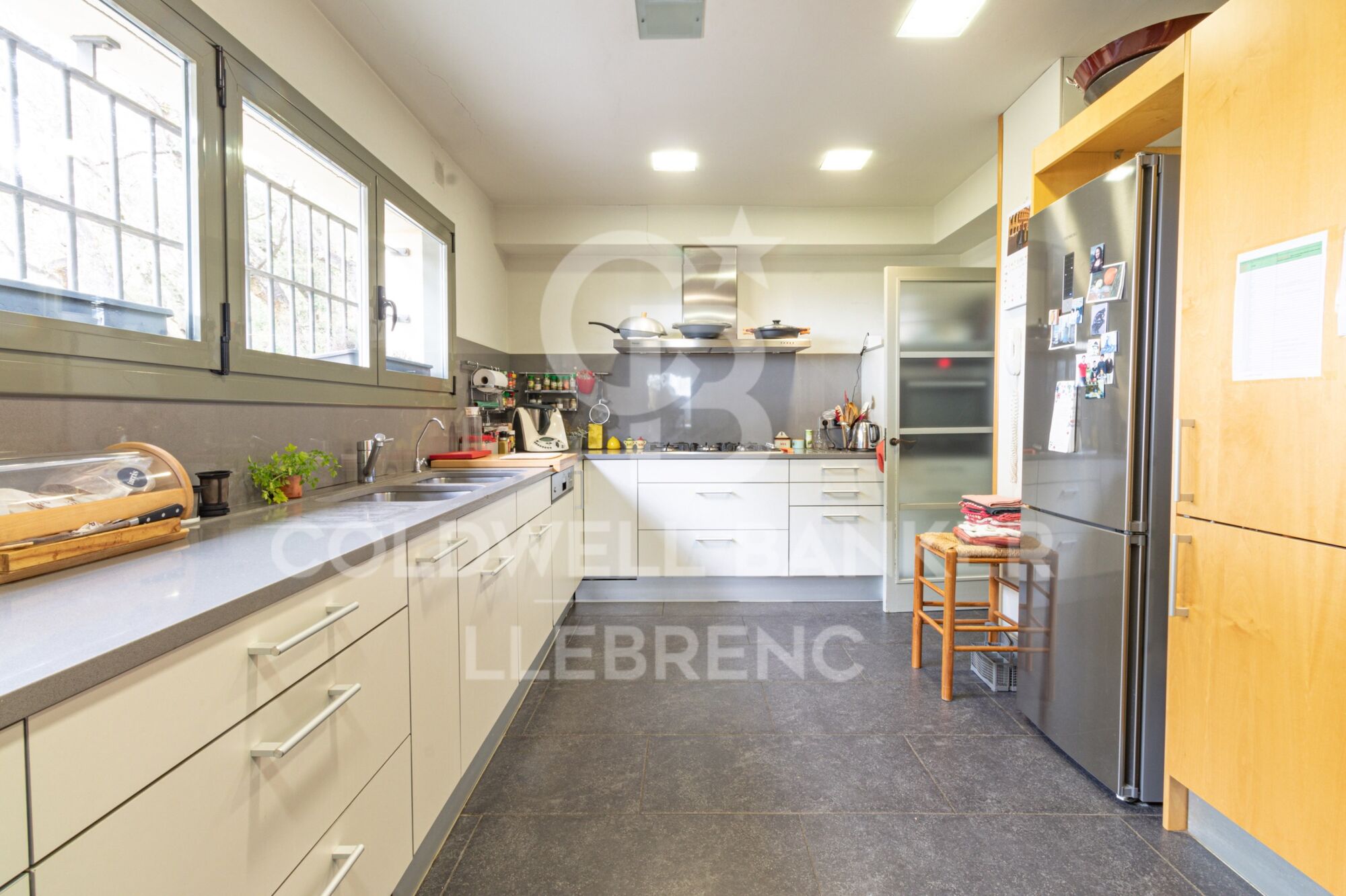 Preciosa casa en venta en Vallvidrera con jardín y piscina