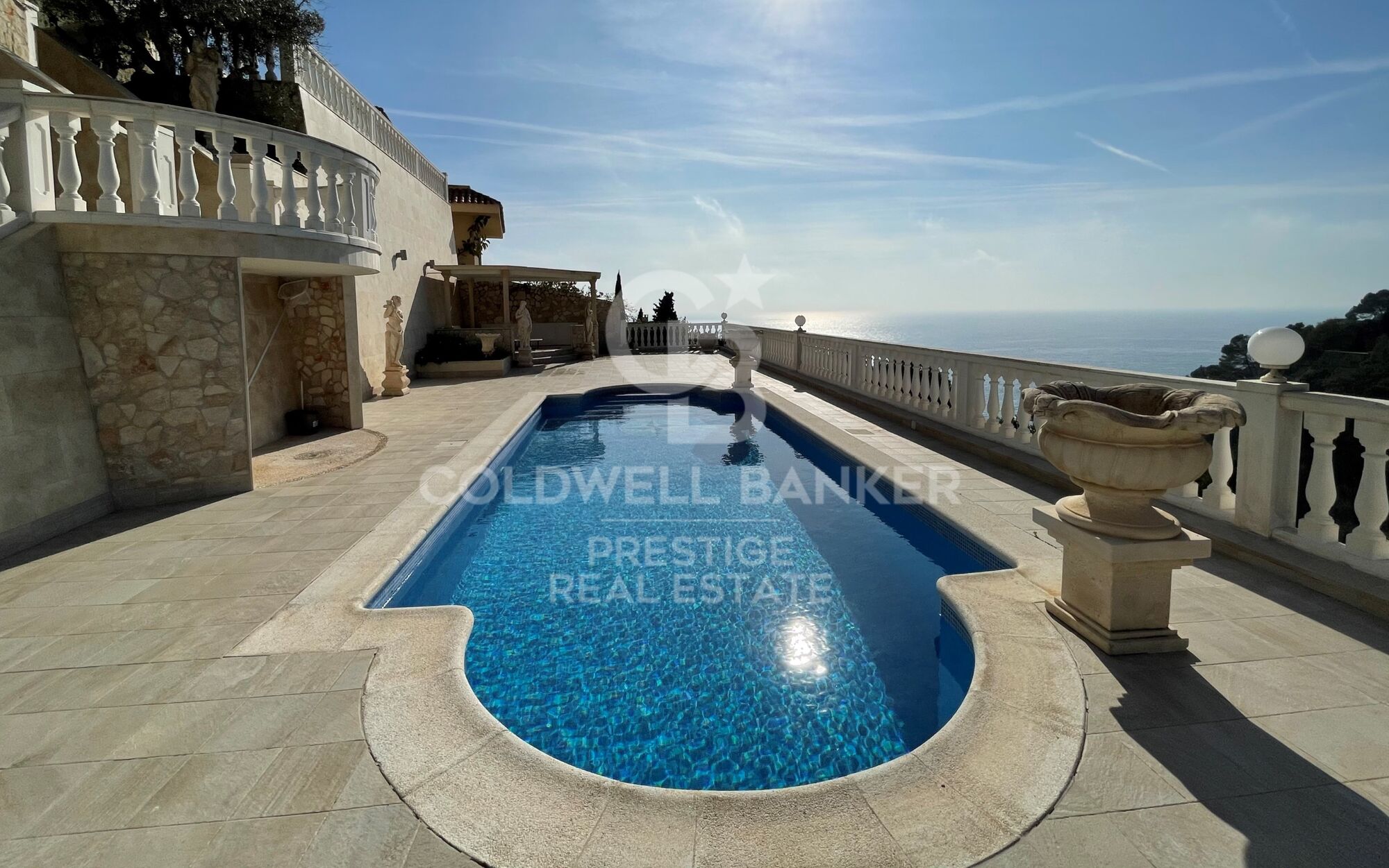 Elegant villa for sale with swimming pool and panoramic views in Lloret de Mar