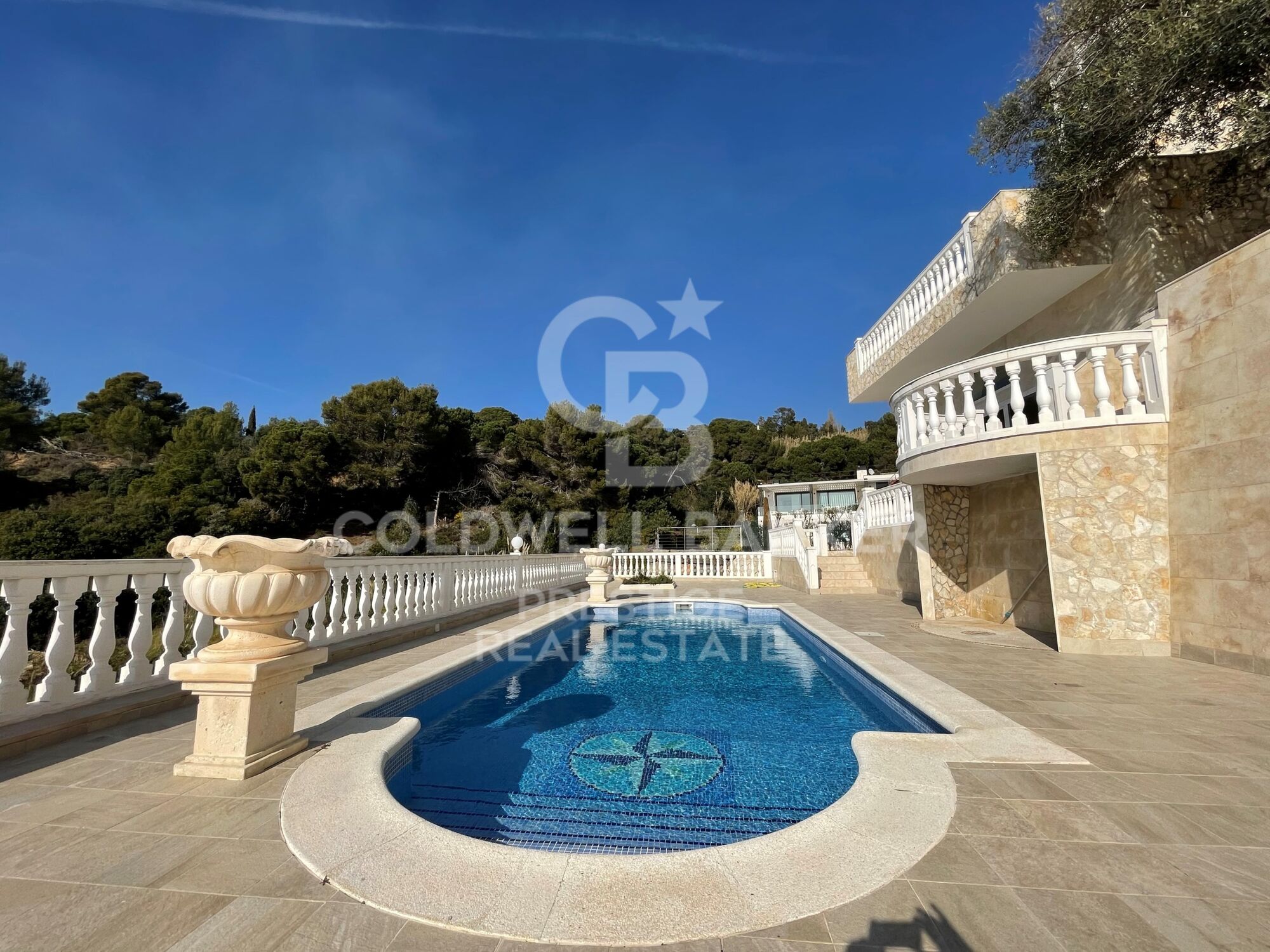 Elegant villa for sale with swimming pool and panoramic views in Lloret de Mar