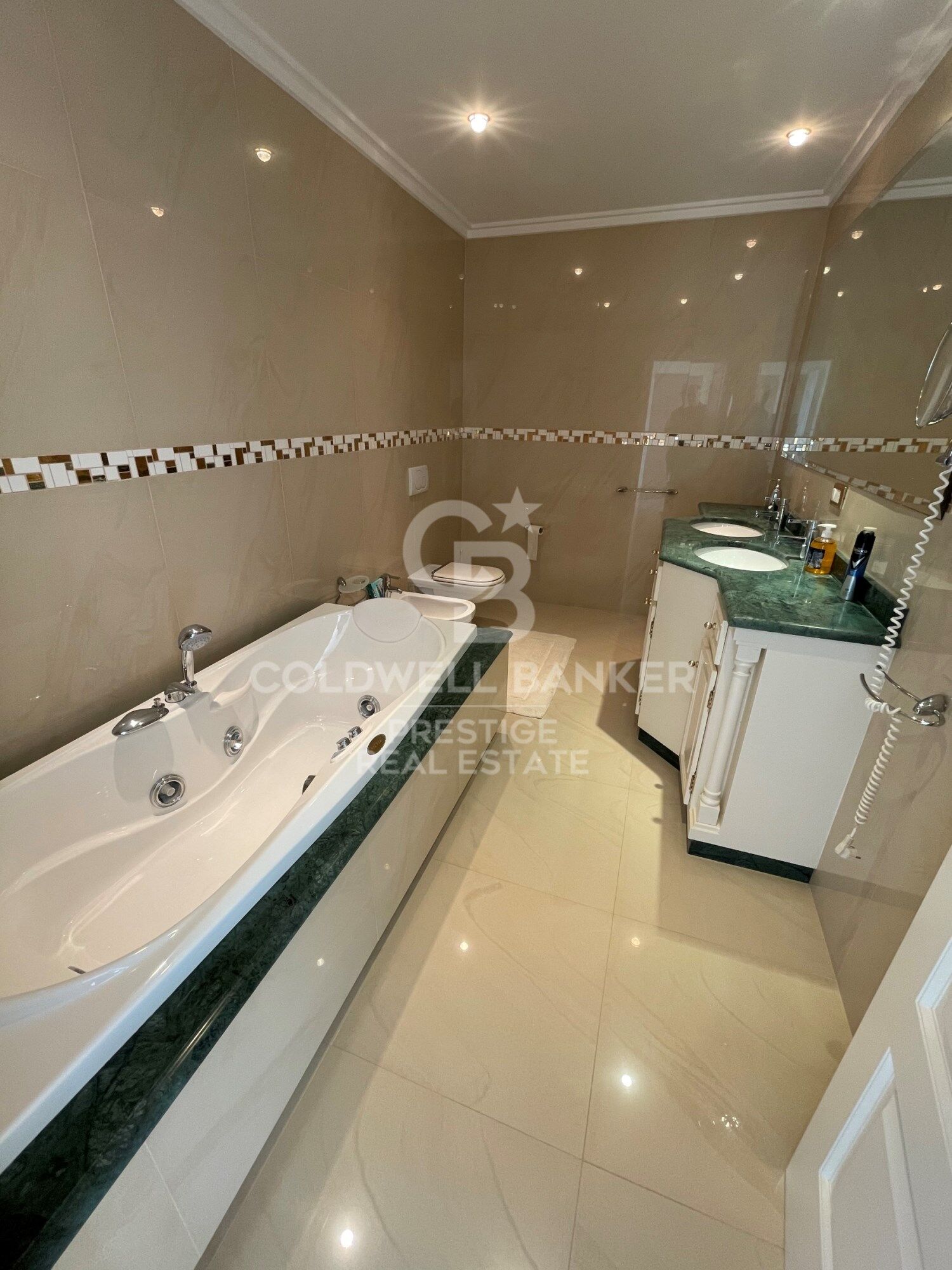 Elegant villa for sale with swimming pool and panoramic views in Lloret de Mar