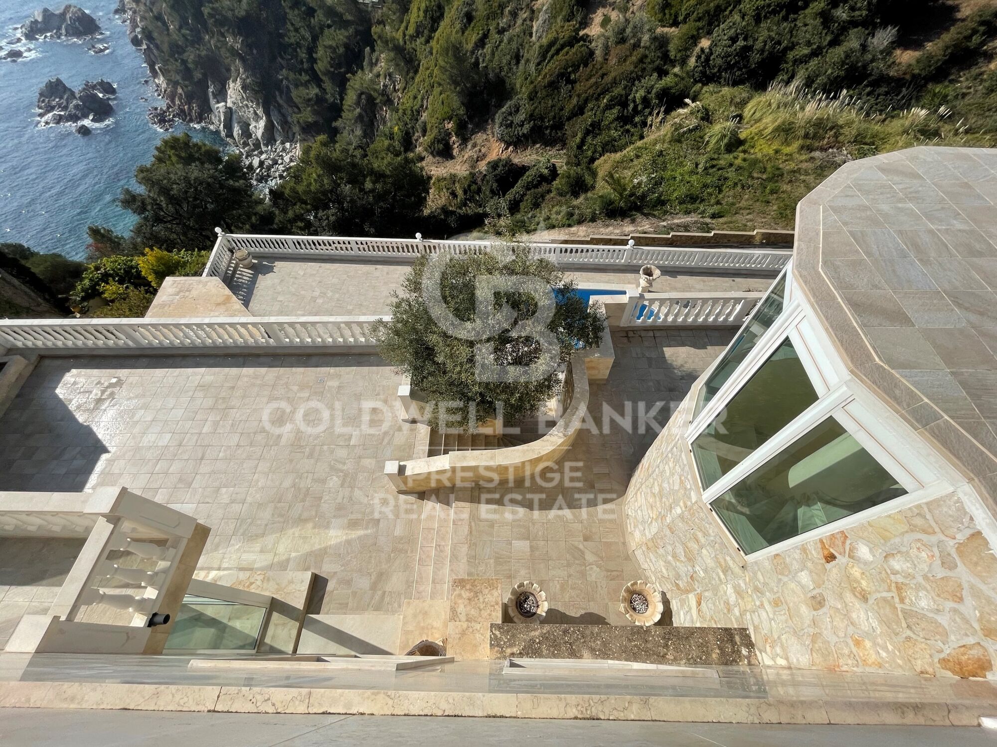 Elegant villa for sale with swimming pool and panoramic views in Lloret de Mar