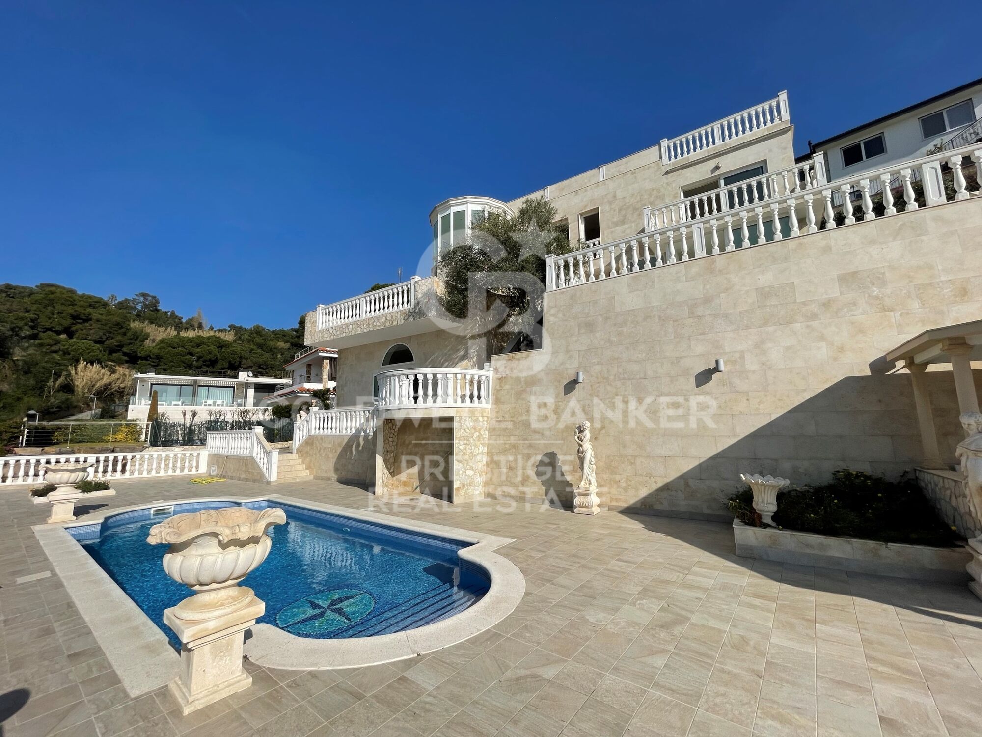 Elegant villa for sale with swimming pool and panoramic views in Lloret de Mar