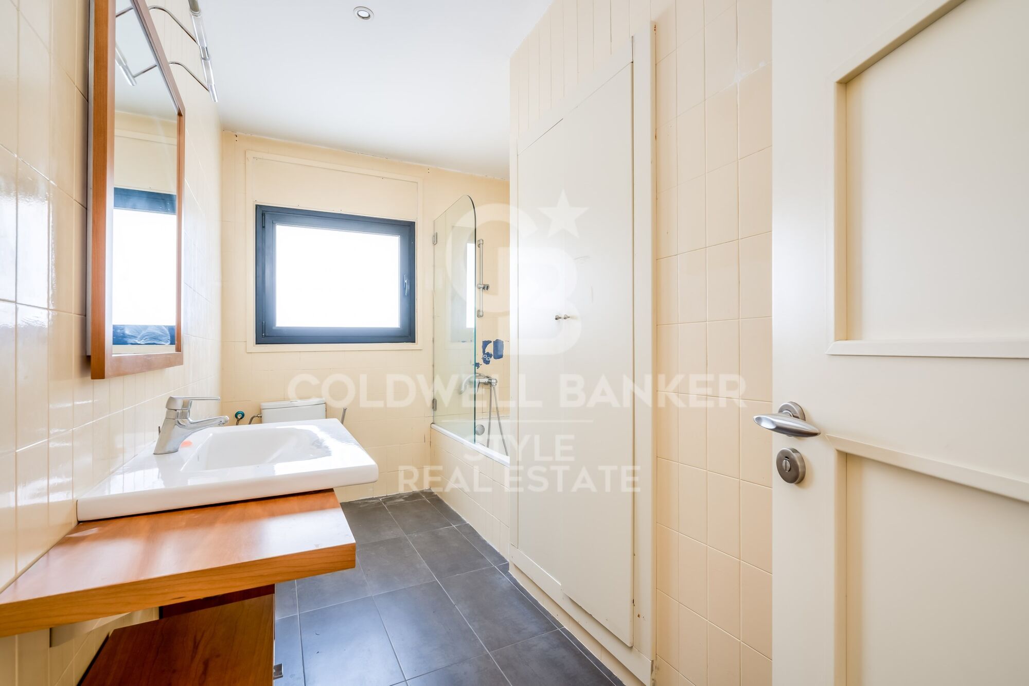 Wonderful garden, surrounded by nature.