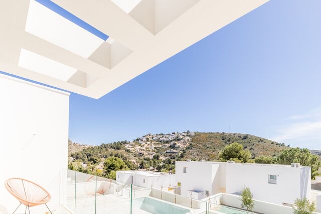 Modern 3 bedroom semi-detached house with open views in Moraira