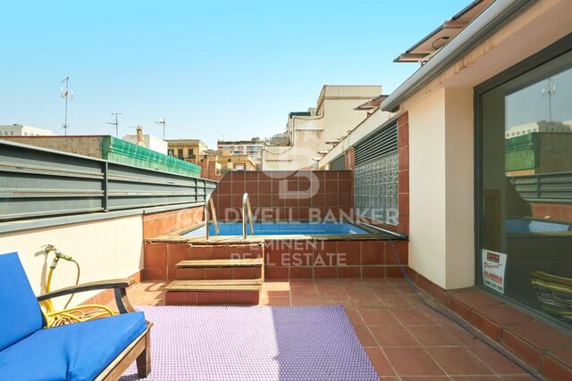 Three-storey semi-detached house in the heart of Les Corts