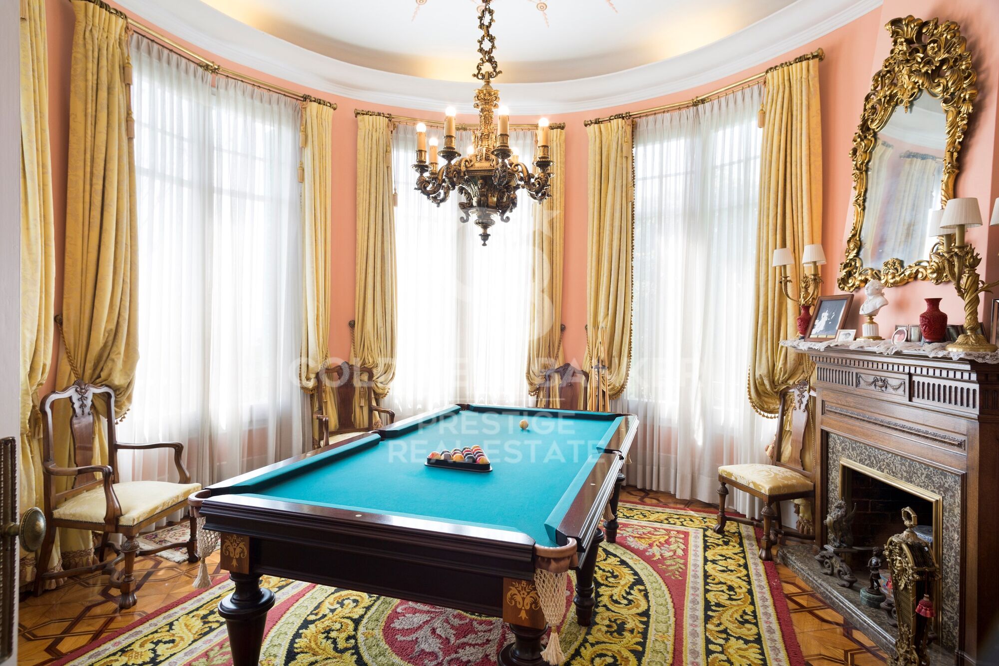 Art Nouveau mansion for sale in Tibidabo