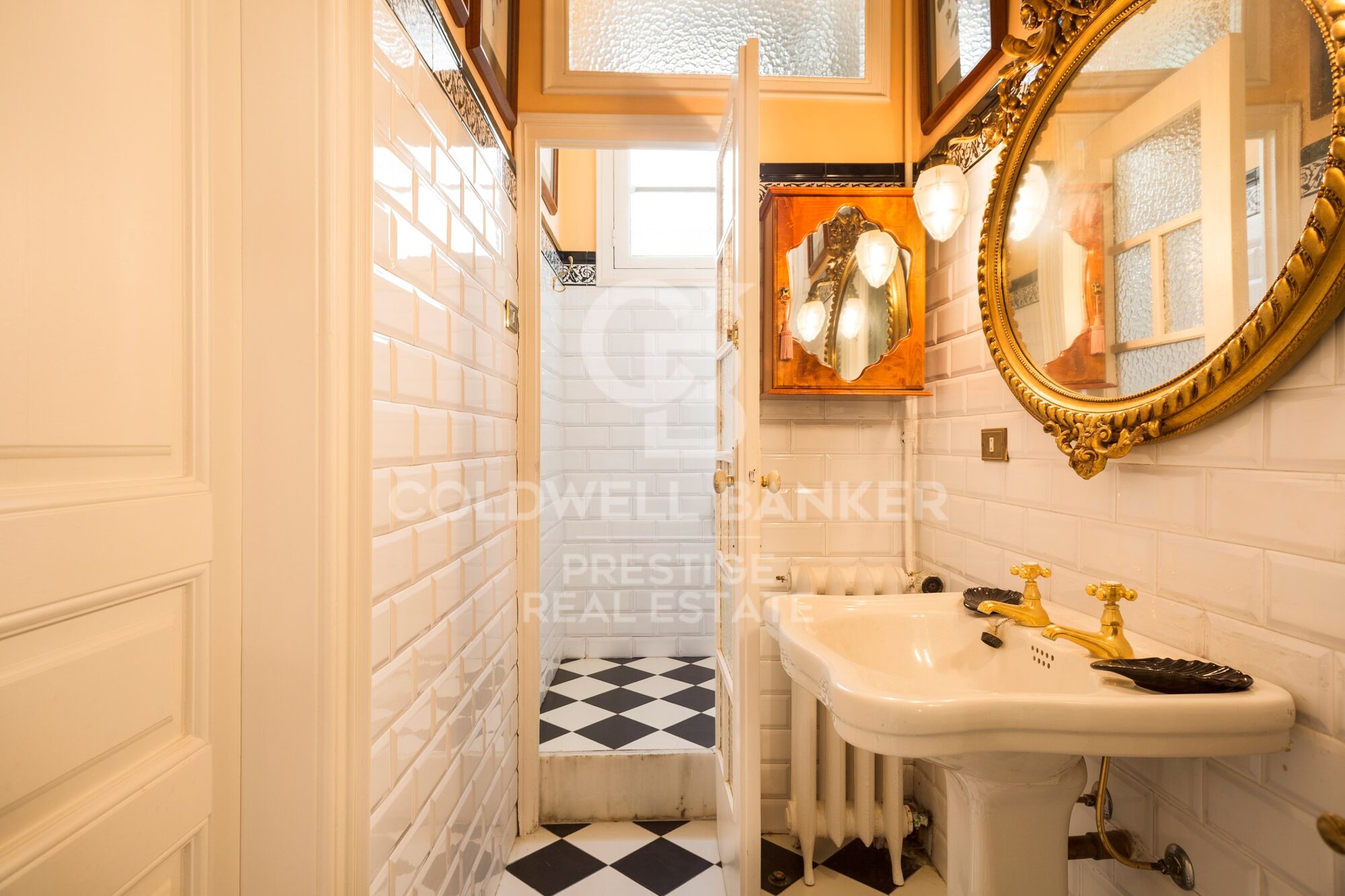 Art Nouveau mansion for sale in Tibidabo